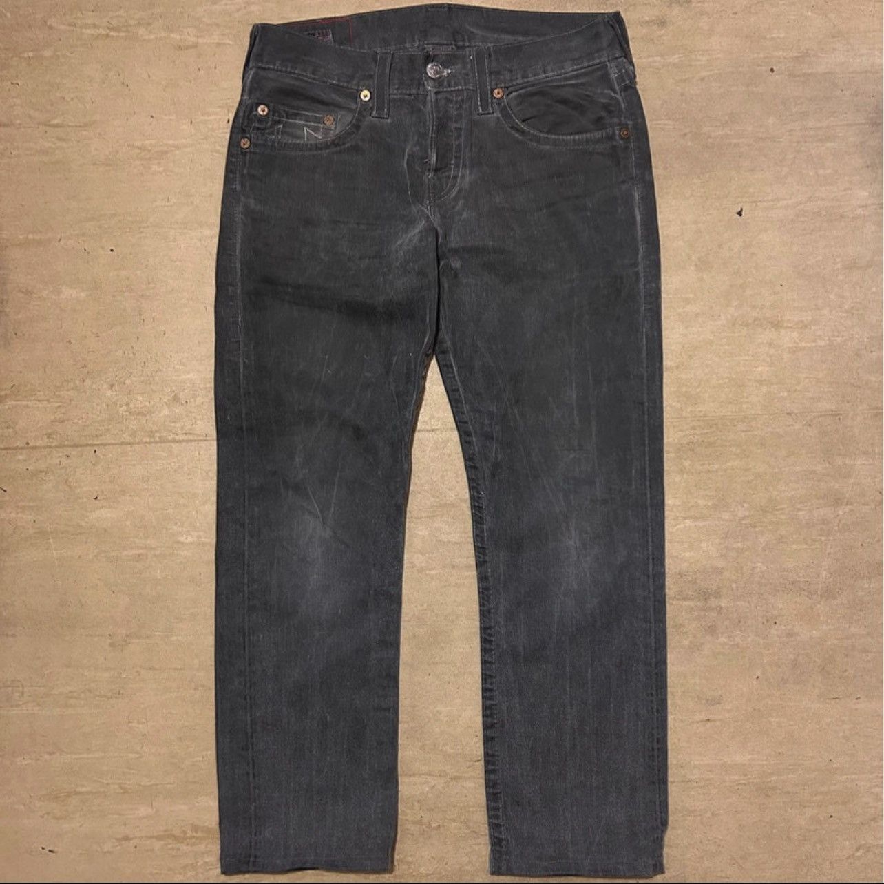 True Religion TRUE RELIGION WASHED GREY RELAXED DENIM JEANS Size US 32 / EU 48 - 2 Thumbnail