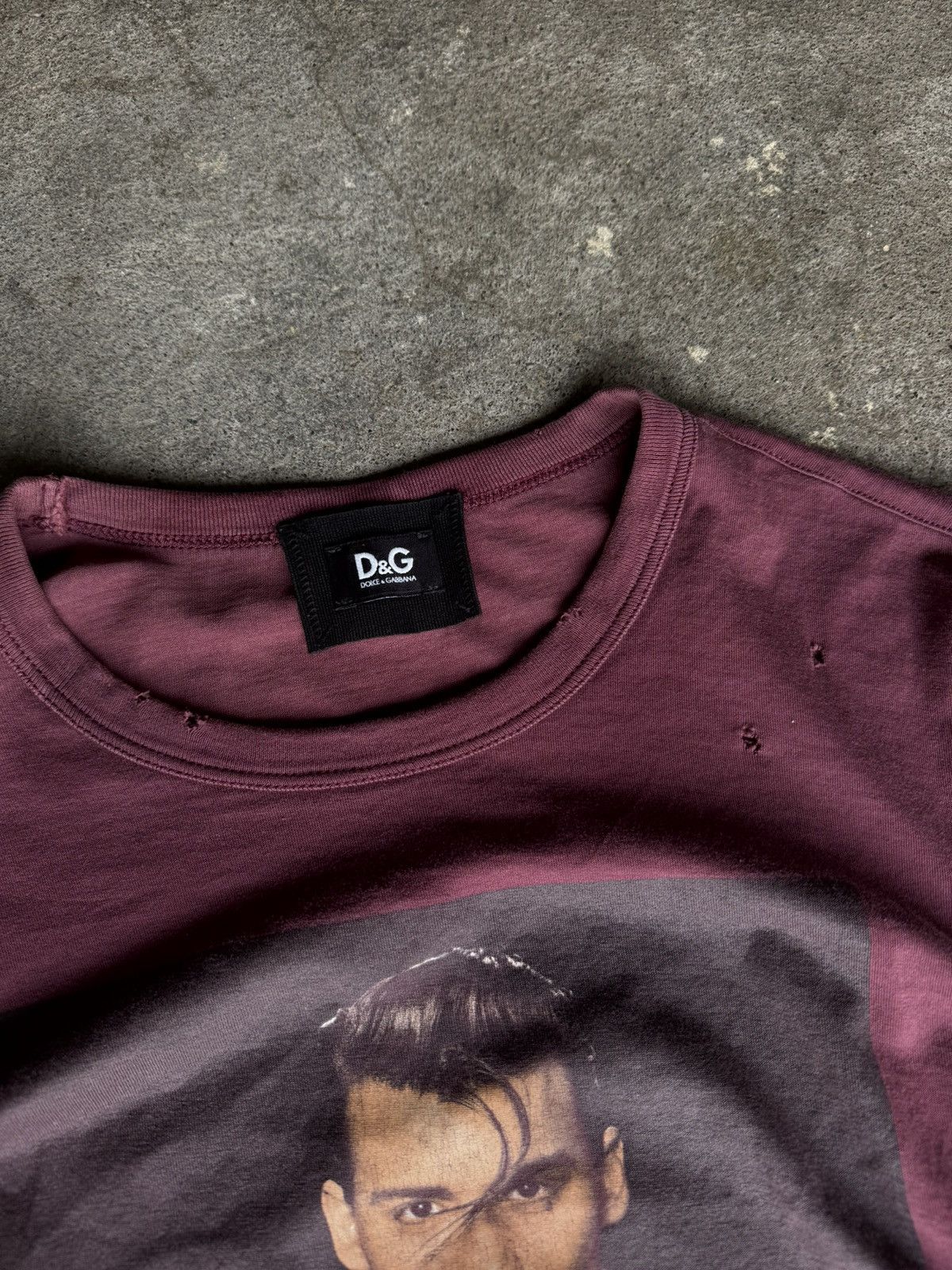 Dolce & Gabbana Dolce & Gabbana Johnny Depp Graphic Tee – Distressed Burgund Size US S / EU 44-46 / 1 - 3 Thumbnail