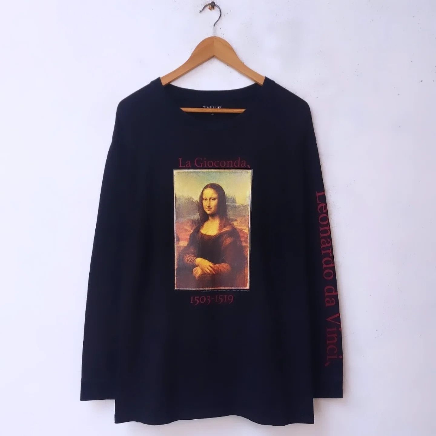 Time Flies Leonardo da Vinci 'Mona Lisa' Art Long Sleeve
