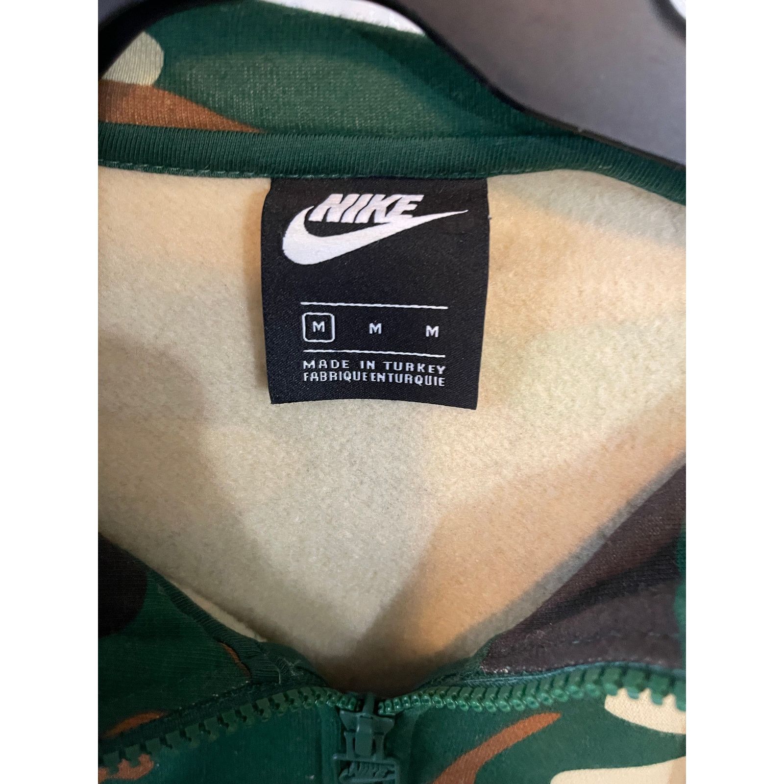 Nike NIKE AV5940-341 SPORTSWEAR JACKET: GREEN CAMO MEN SIZE M Size US M / EU 48-50 / 2 - 8 Thumbnail
