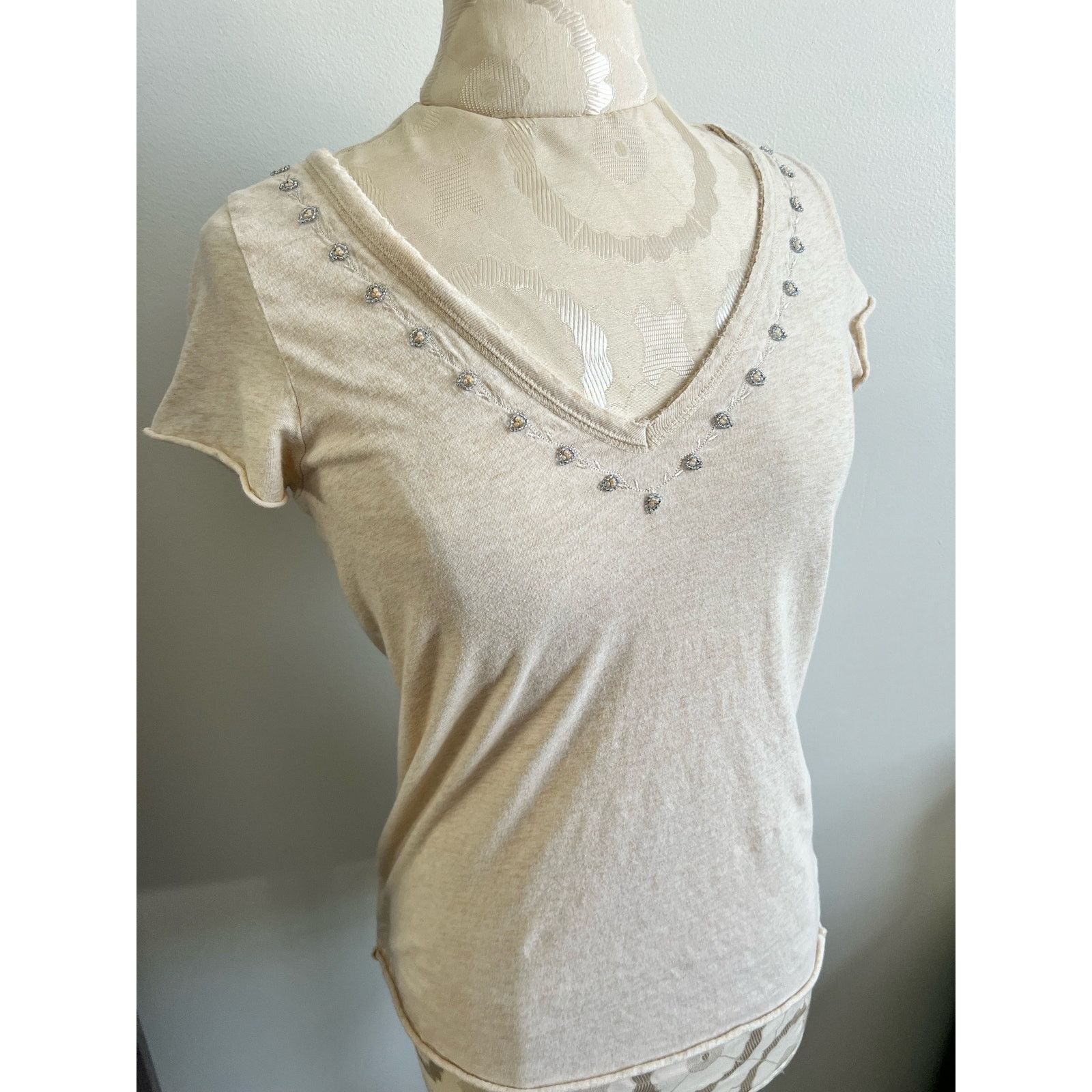 J.Crew J Crew Short Sleeve Cream V-Neck Top Medium Size M / US 6-8 / IT 42-44 - 2 Thumbnail