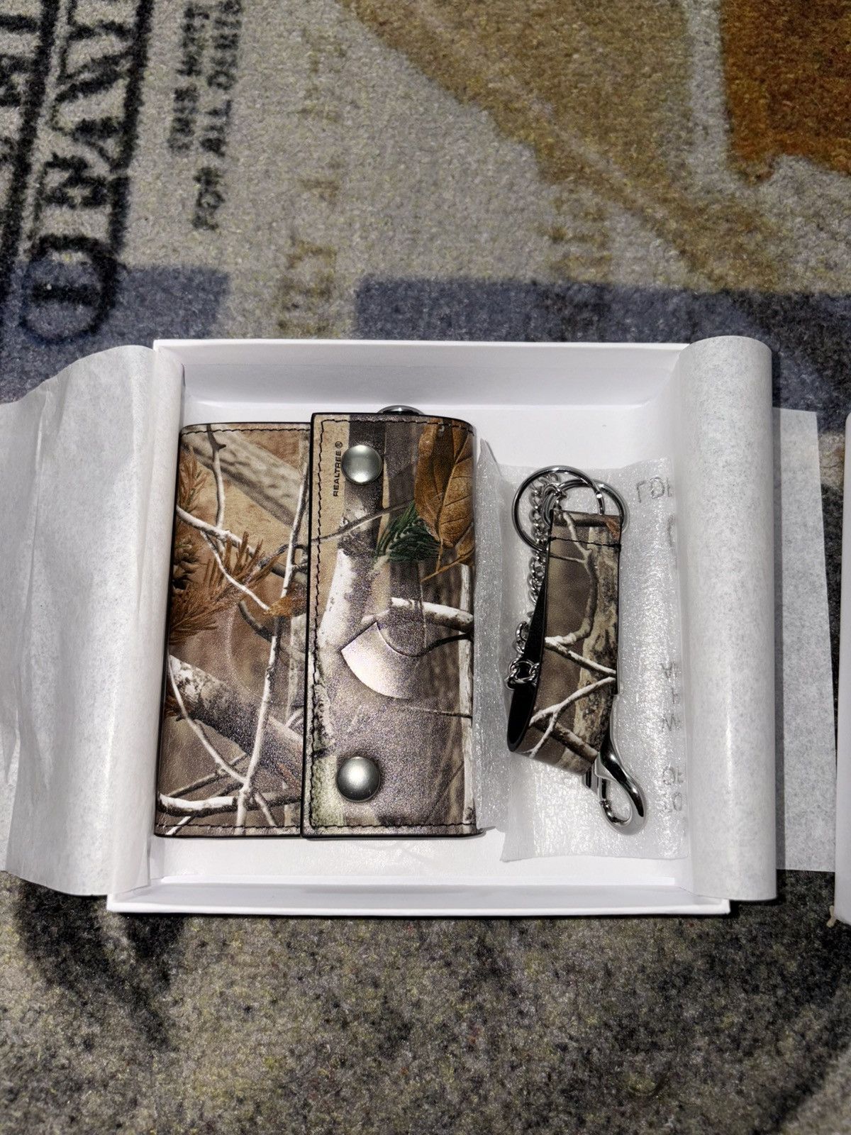 Supreme Leather Chain Wallet (25FW) 