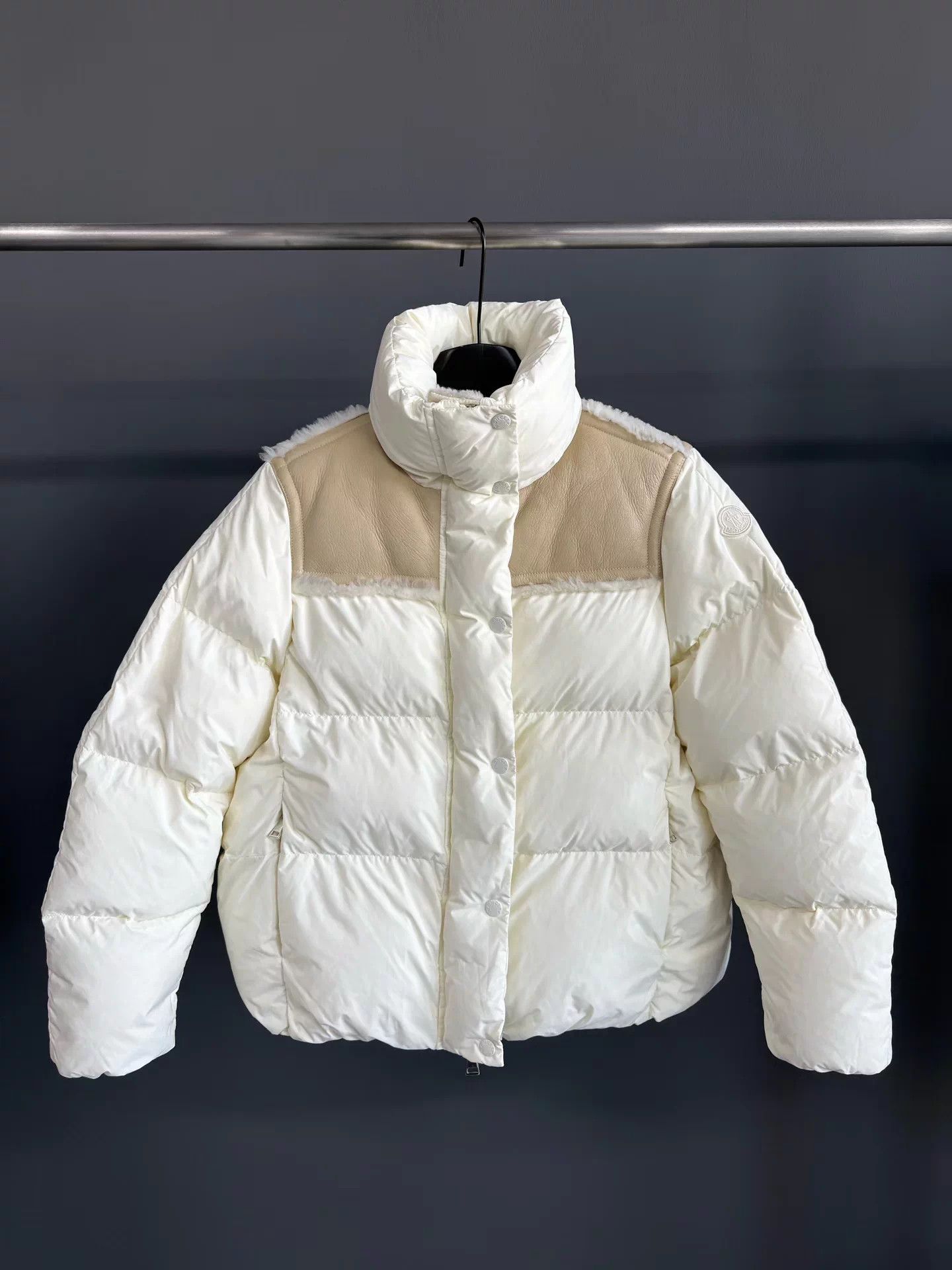Moncler Moncler Jotty Short Down Women's White Lambskin Size XS / US 0-2 / IT 36-38 - 1 Thumbnail