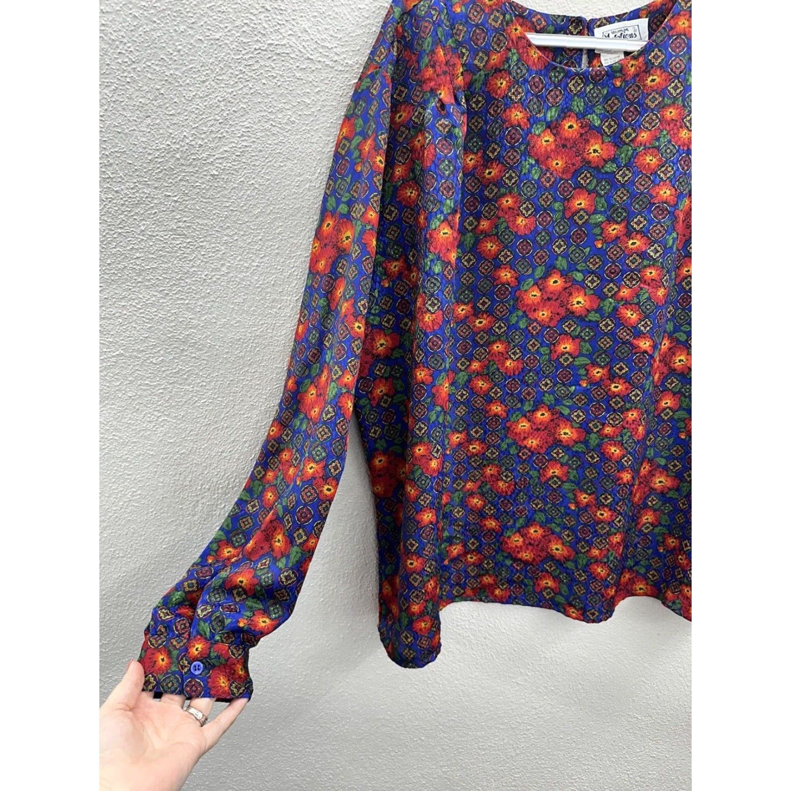 Vintage VINTAGE Womens Notations Blouse 24W Plus Size Floral Blue Satin Long Sleeve Shirt Womens, 24W, Blue, Floral, Satin, Long Sleeve, Vintage Size 4XL / US 24-26 - 3 Thumbnail