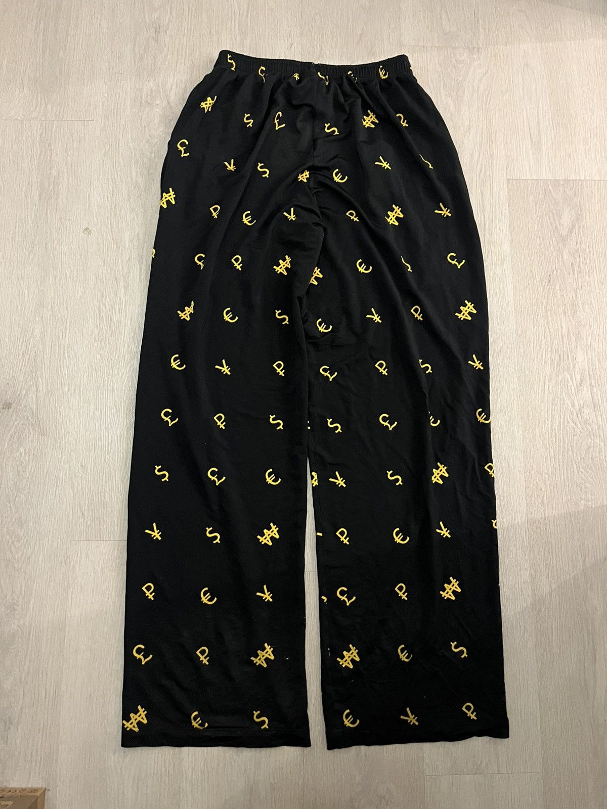 Vetements Vetements Currency Money Monogram Sweatpants Pajamas Size US 30 / EU 46 - 1 Thumbnail