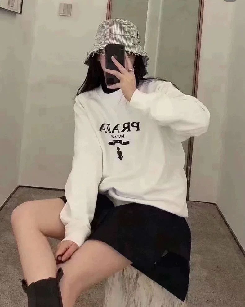 Prada Prada White Sweatshirt with Graffiti Logo-2506 Size US XS / EU 42 / 0 - 6 Thumbnail