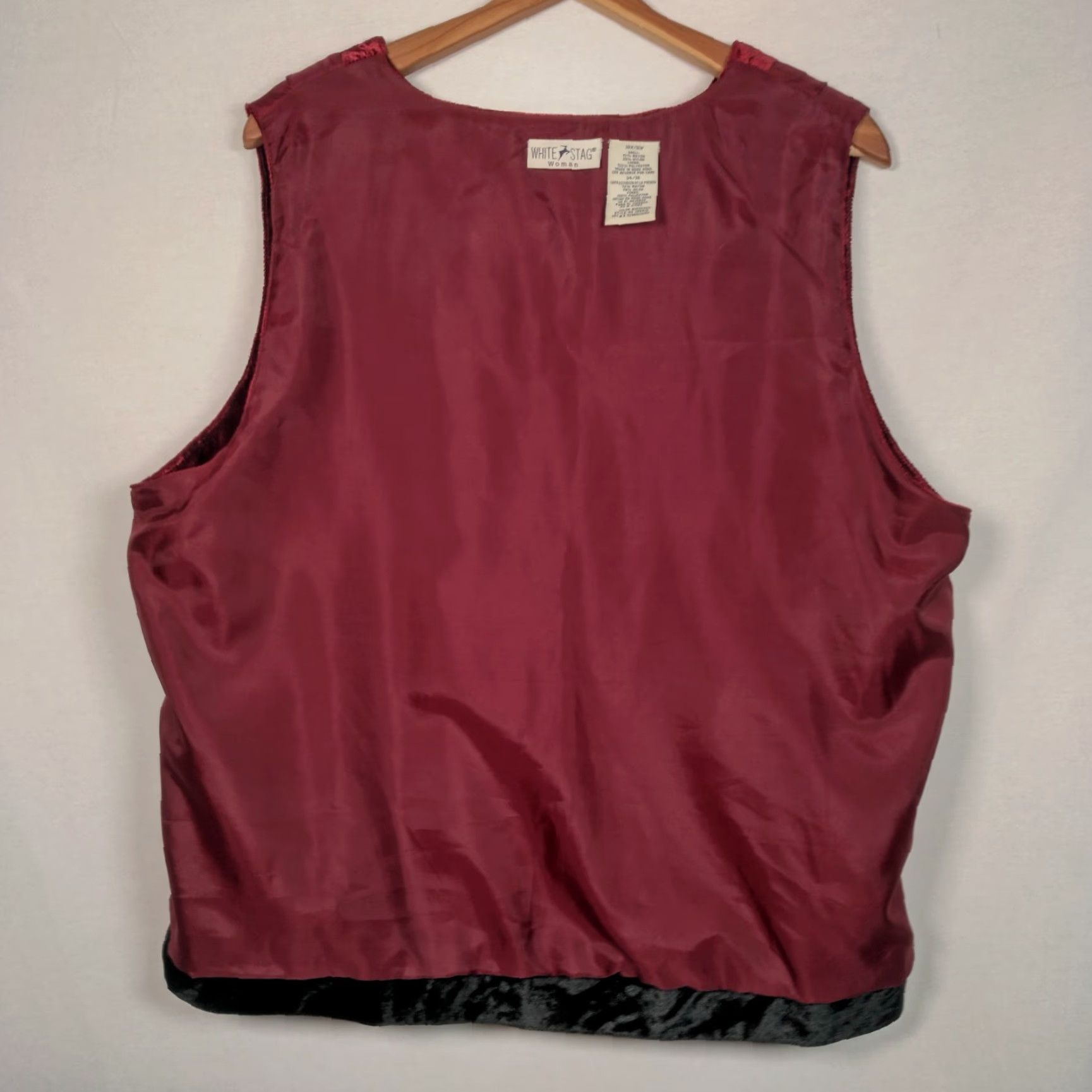 VINTAGE White Stag Velour Vest Womens 14W/16W Maroon Embroidered Floral Velour Vest