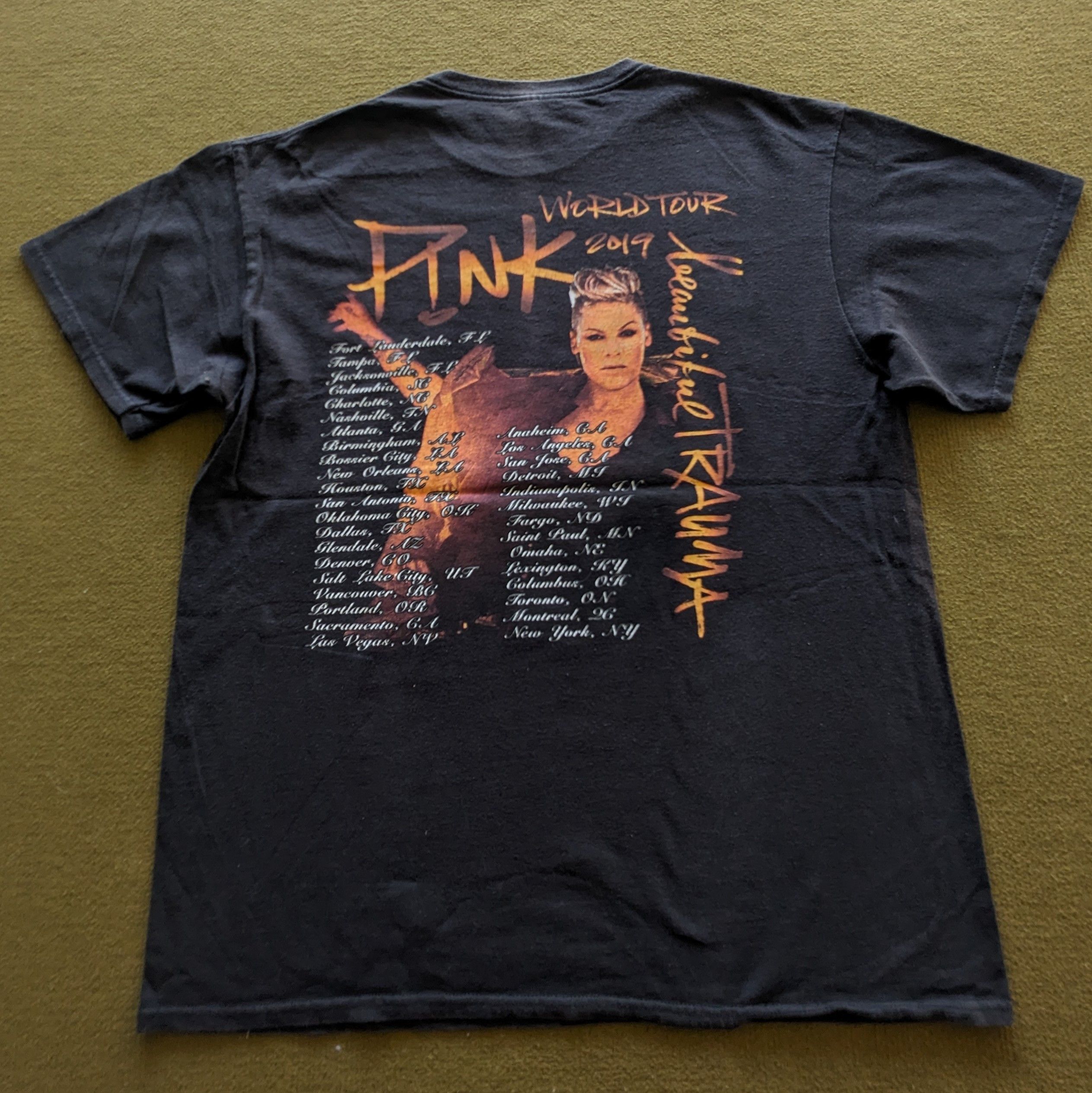 Band Tees Vintage PINK World Tour 2019 Band T-shirt Size US L / EU 52-54 / 3 - 3 Thumbnail