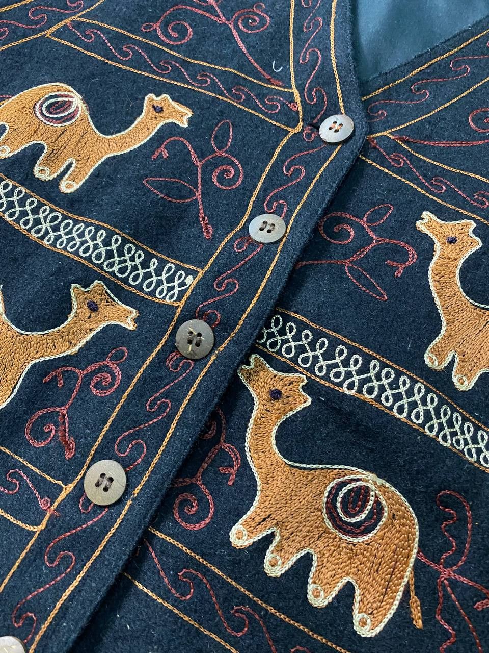 Japanese Brand × Vintage Epeteme Art Embroidered Camel Vest Nice Design Size M / US 6-8 / IT 42-44 - 4 Thumbnail