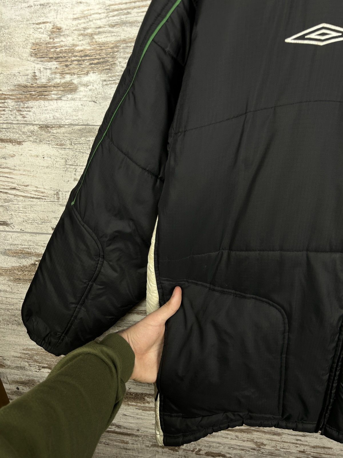Umbro × Vintage Mens Vintage Umbro FC Celtic Puffer Down Jacket football y2k Size US L / EU 52-54 / 3 - 8 Thumbnail
