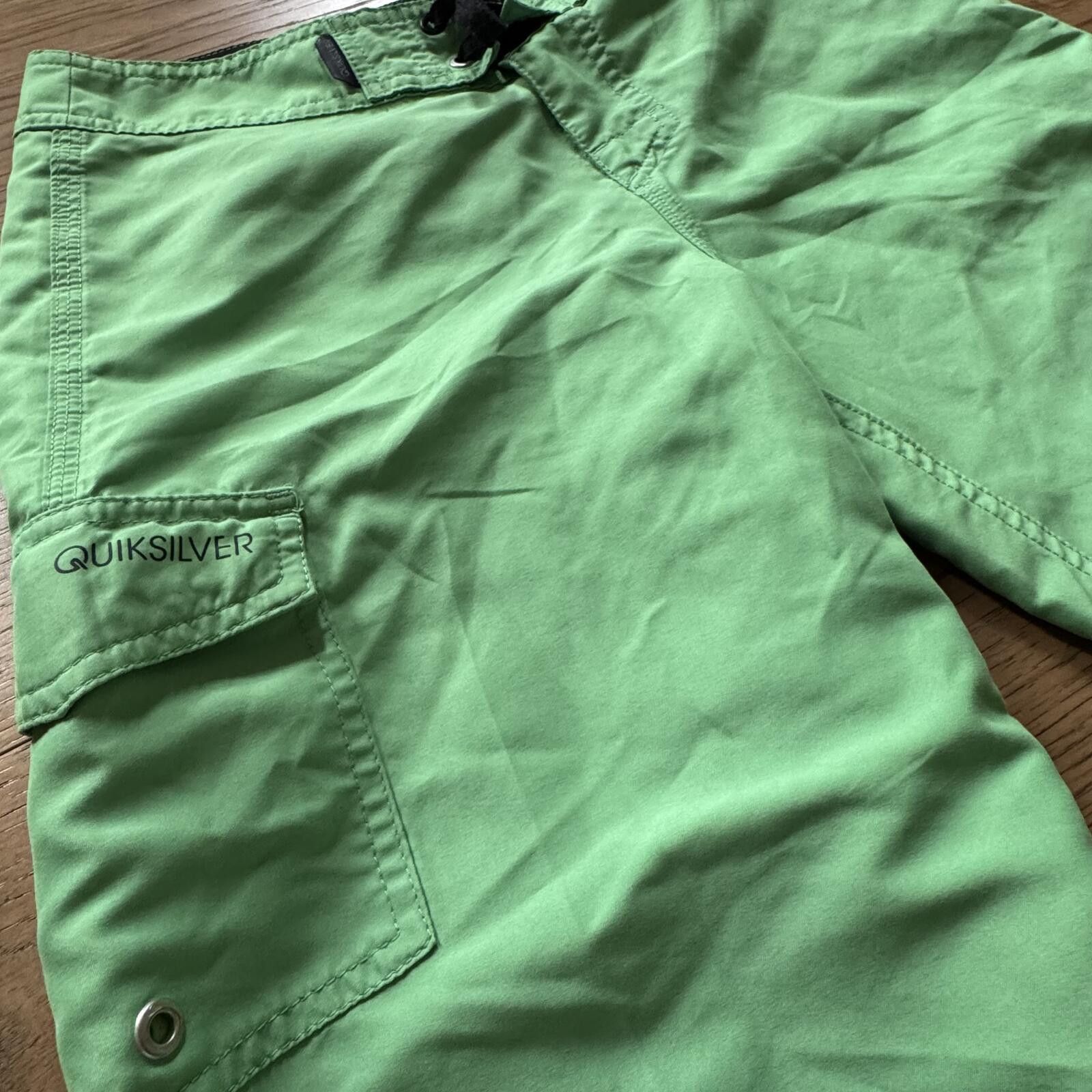 Quiksilver Quiksilver Green Polyester Board Shorts Size 26 Size US 28 / EU 44 - 2 Thumbnail