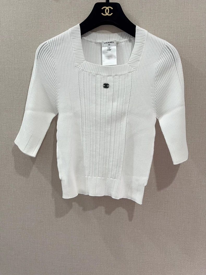 Chanel Chanel 23P white double C small logo sweater Size XS / US 0-2 / IT 36-38 - 1 Thumbnail