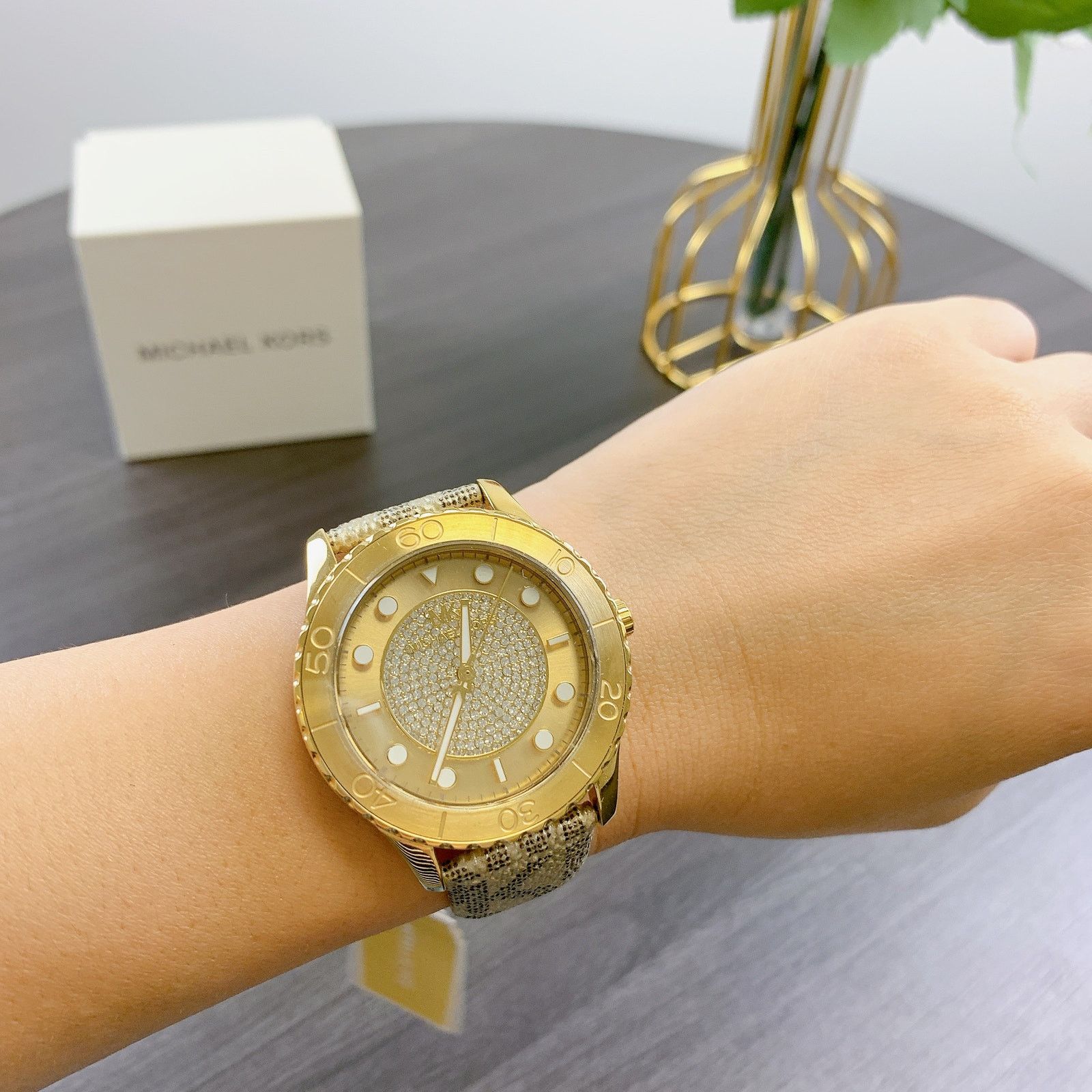 Michael Kors Michael Kors MK6999 Oversized Runway Dive Pavé Size ONE SIZE - 1 Thumbnail
