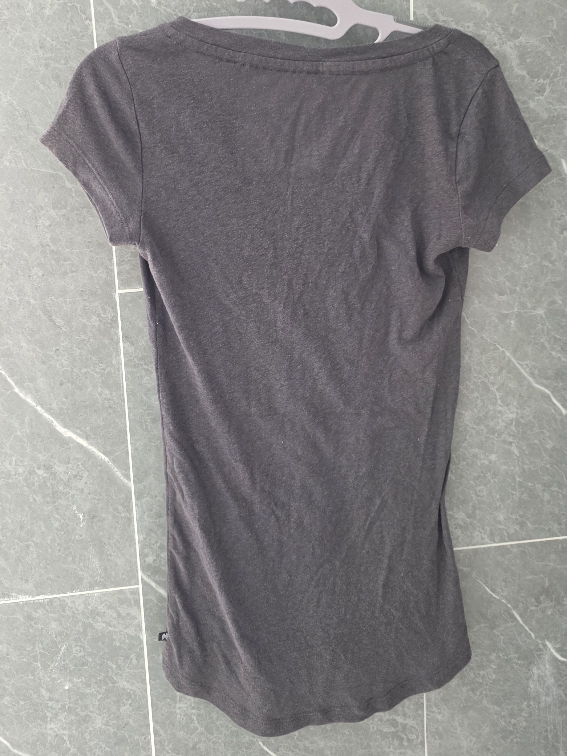 Victoria's Secret Victoria's Secret Rhinestone Heather Gray Logo Vneck XS Size XS / US 0-2 / IT 36-38 - 2 Thumbnail
