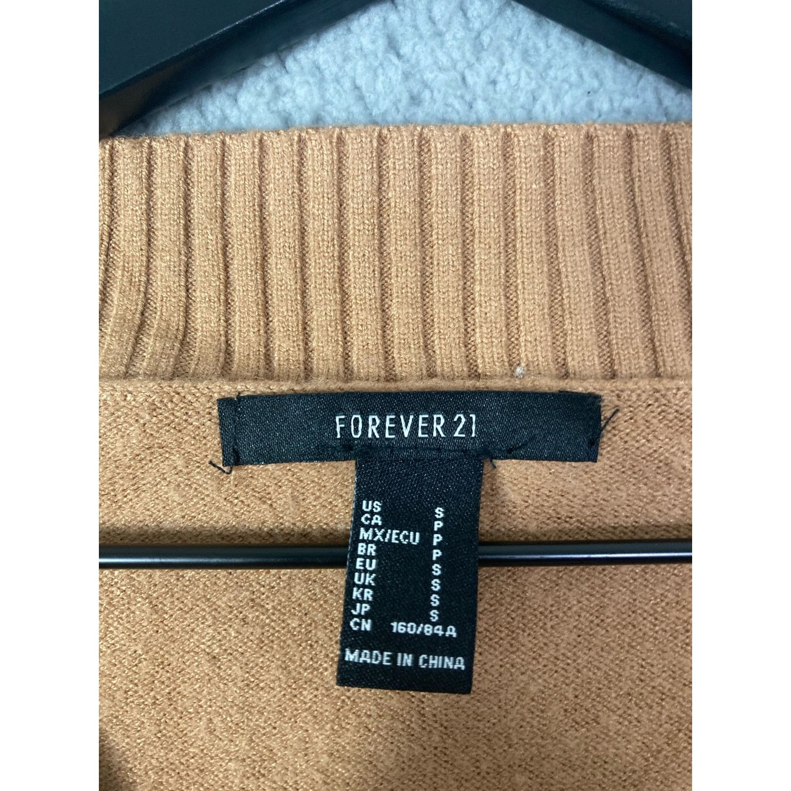 Forever 21 Forever 21 Beige V-Neck Sweater Vest Women's S Rayon Size S / US 4 / IT 40 - 2 Thumbnail