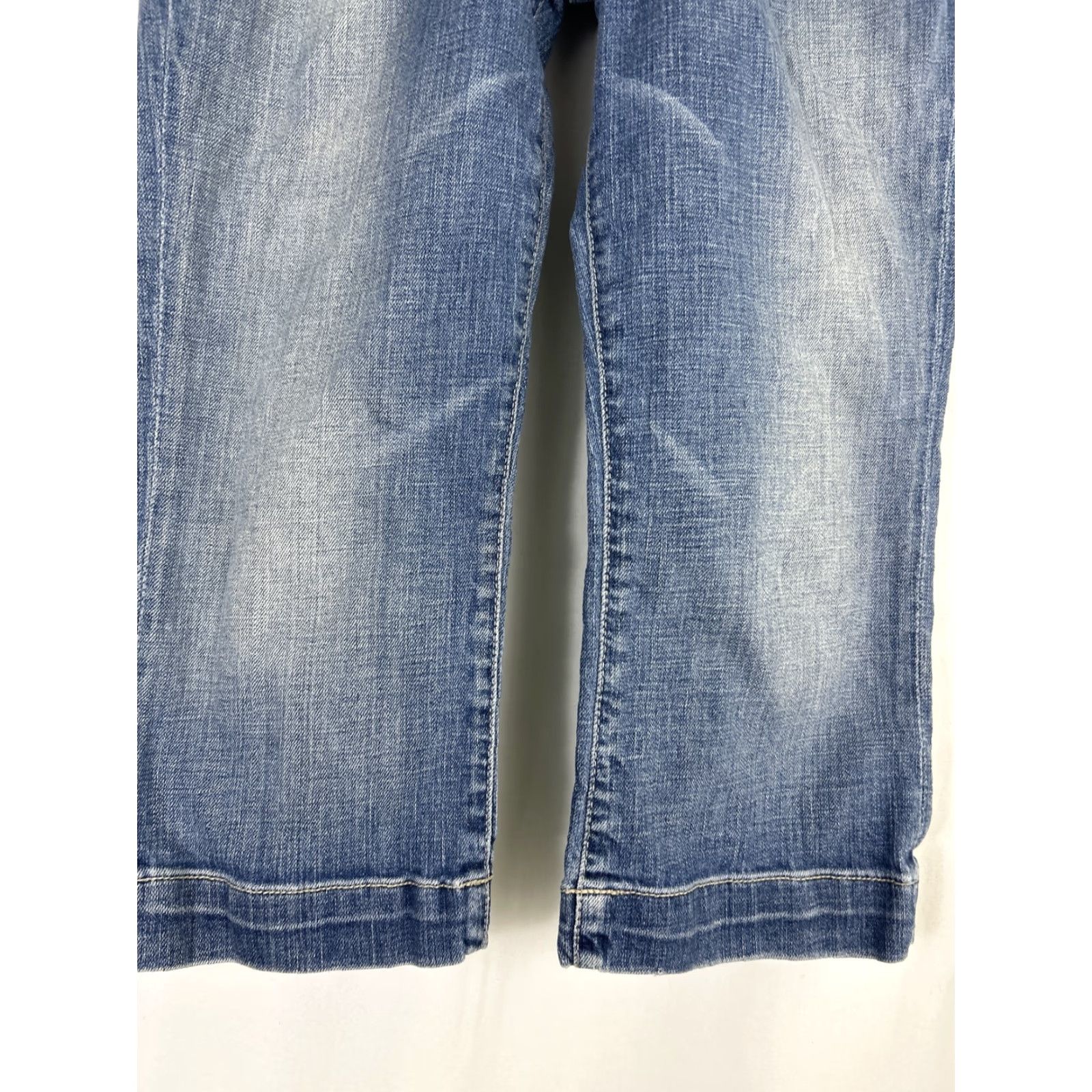 Vintage BKE Jeans Capri Womens 28 Medium Wash Distressed 5 Pocket Buckle 30X19 Size 28" / US 6 / IT 42 - 2 Thumbnail