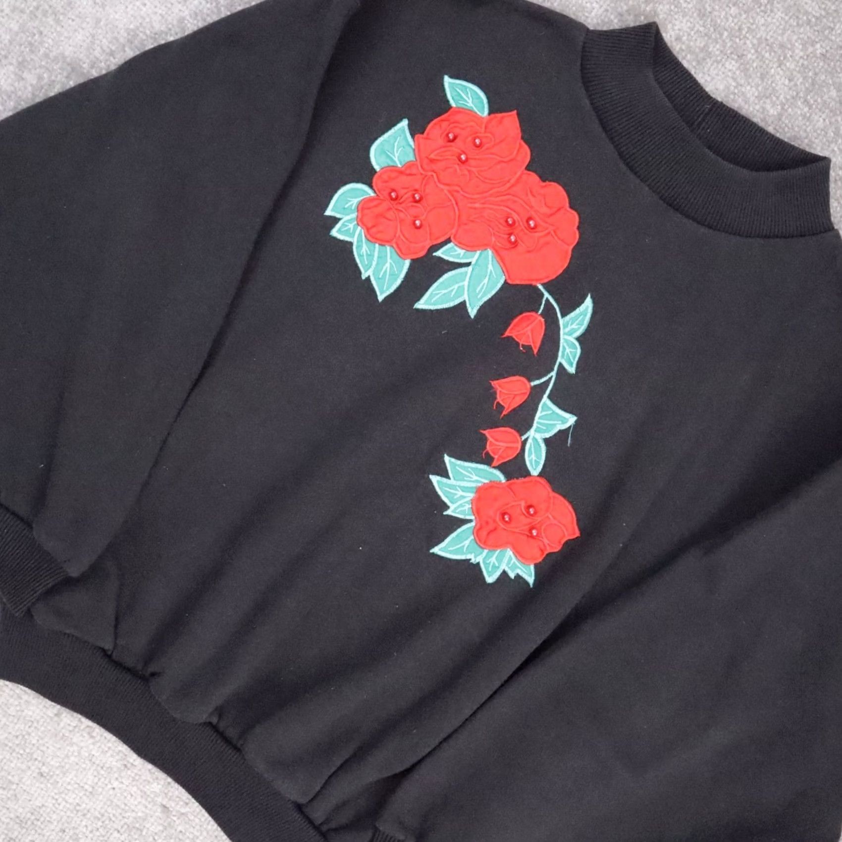 Vintage VINTAGE Gitano Roses Embroidered Black Pullover Sweatshirt Small Women 80s Floral Crew Neck Sweatshirt Ladies Regular Fit Size S / US 4 / IT 40 - 6 Thumbnail