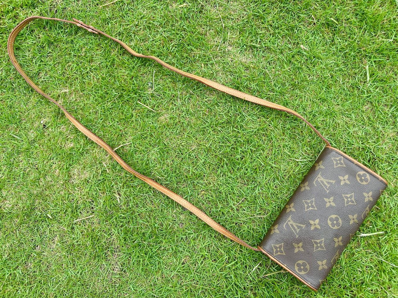 Louis Vuitton Authentic Louis Vuitton Monogram Canvas Twin Pochette PM Size ONE SIZE - 1 Thumbnail