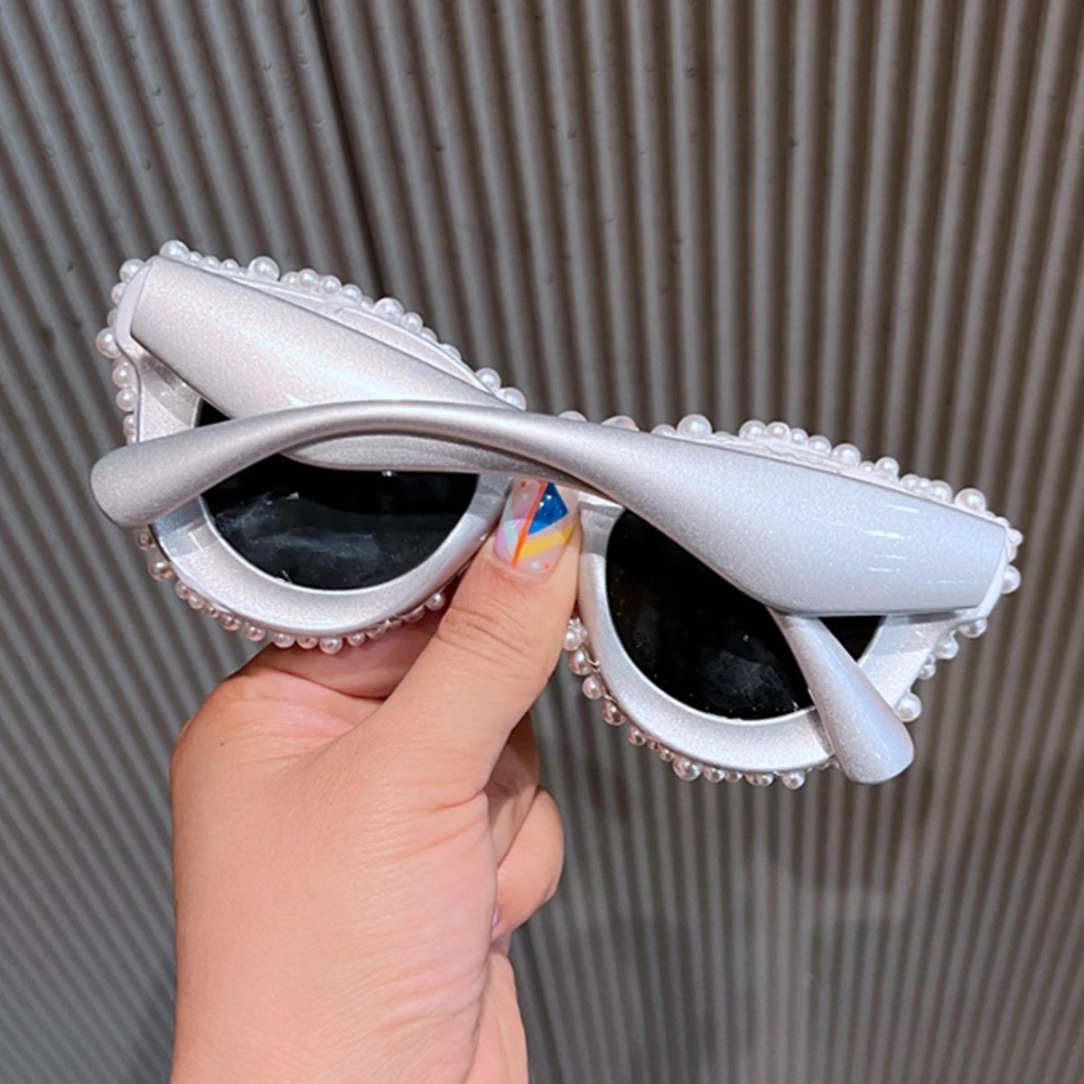 Vintage Luxury Pearl Sunglasses Size ONE SIZE - 2 Thumbnail