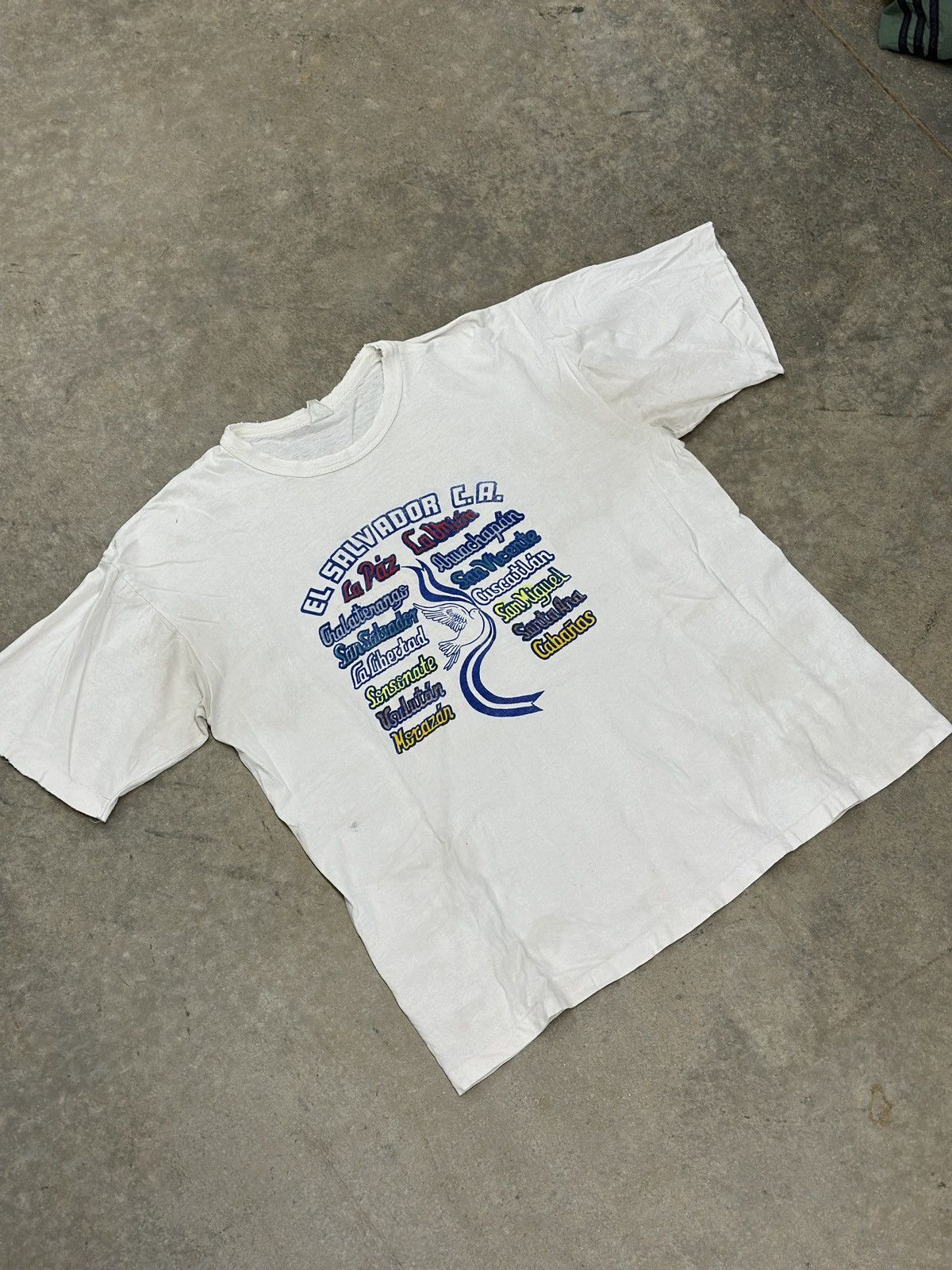 Vintage VTG El Salvador Tee Size US XL / EU 56 / 4 - 1 Thumbnail