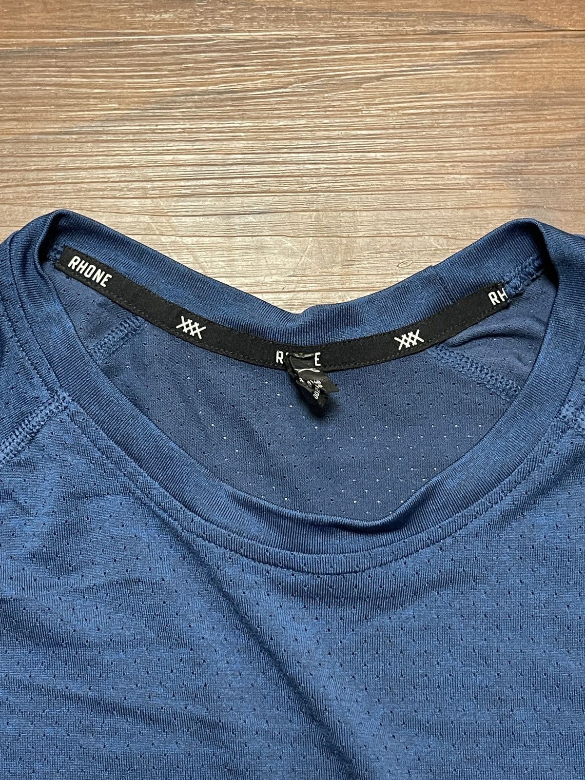 Rhone Rhone workout shirt size large Size US L / EU 52-54 / 3 - 3 Thumbnail