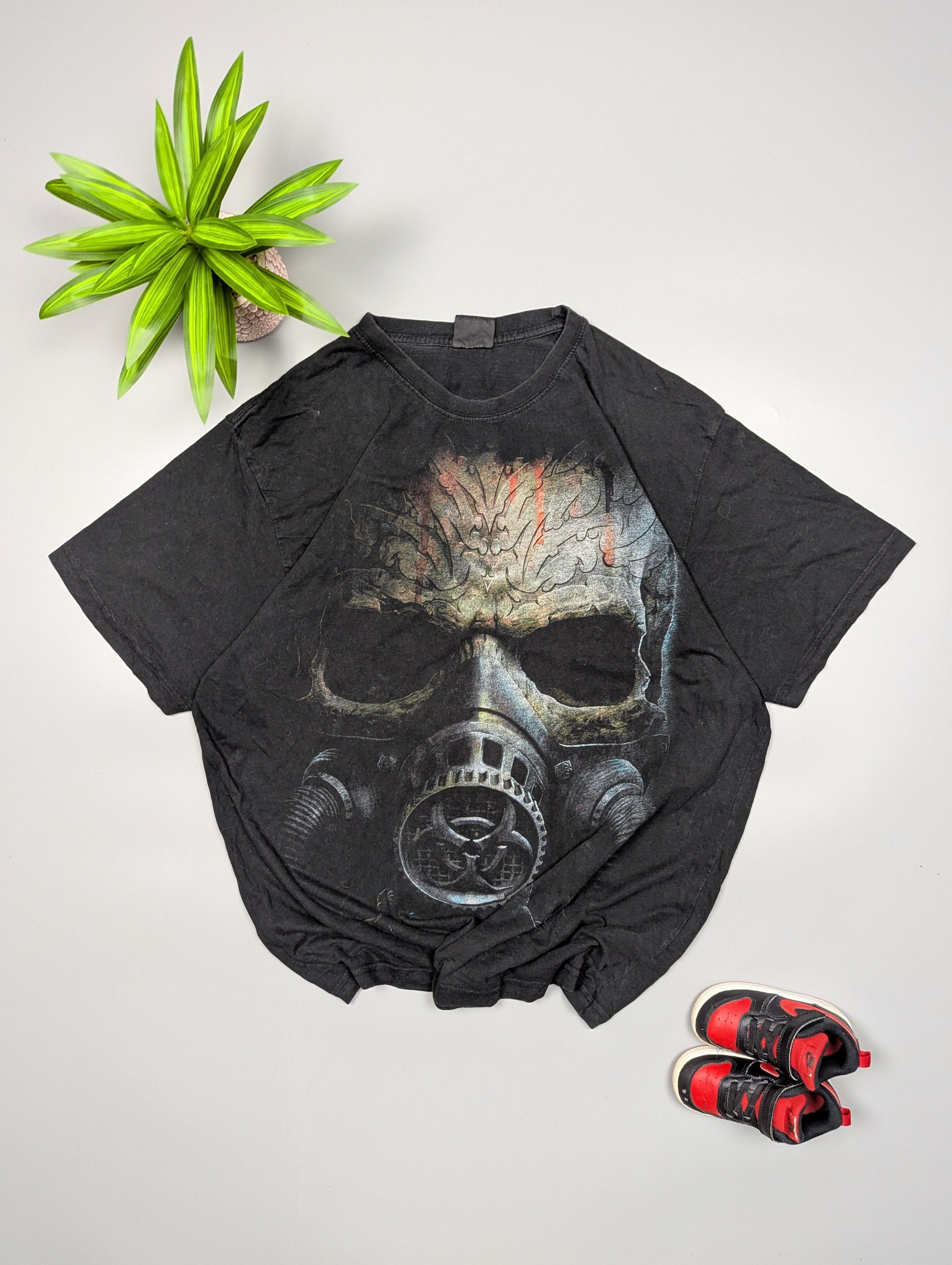 Band Tees Y2K Spiral Skull Gas Mask T-Shirt Grunge Retro Vintage Tee Size US XXL / EU 58 / 5 - 1 Thumbnail