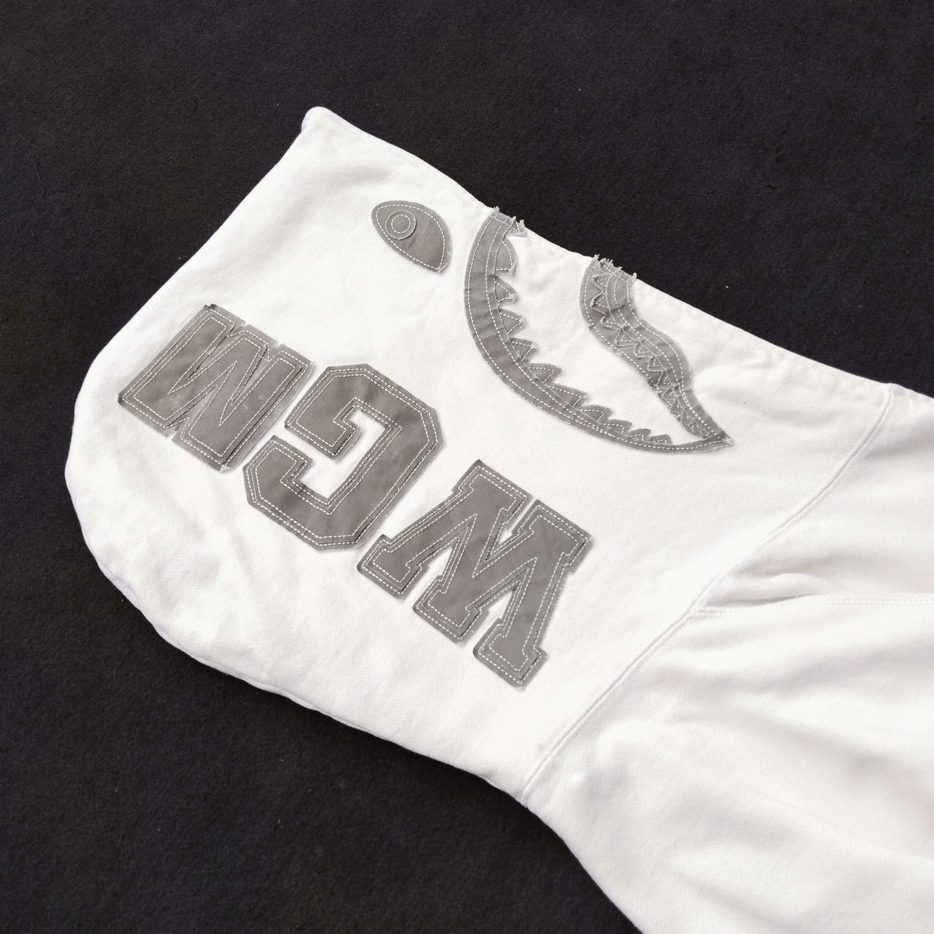 Bape Bape Reflector Shark White Full Zip Hoodie Size US L / EU 52-54 / 3 - 3 Thumbnail