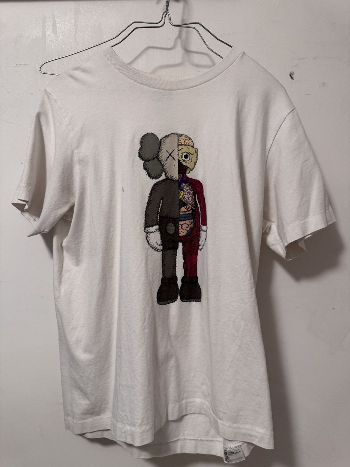 Kaws × Uniqlo Uniqlo x KAWS Collection Size US S / EU 44-46 / 1 - 1 Thumbnail