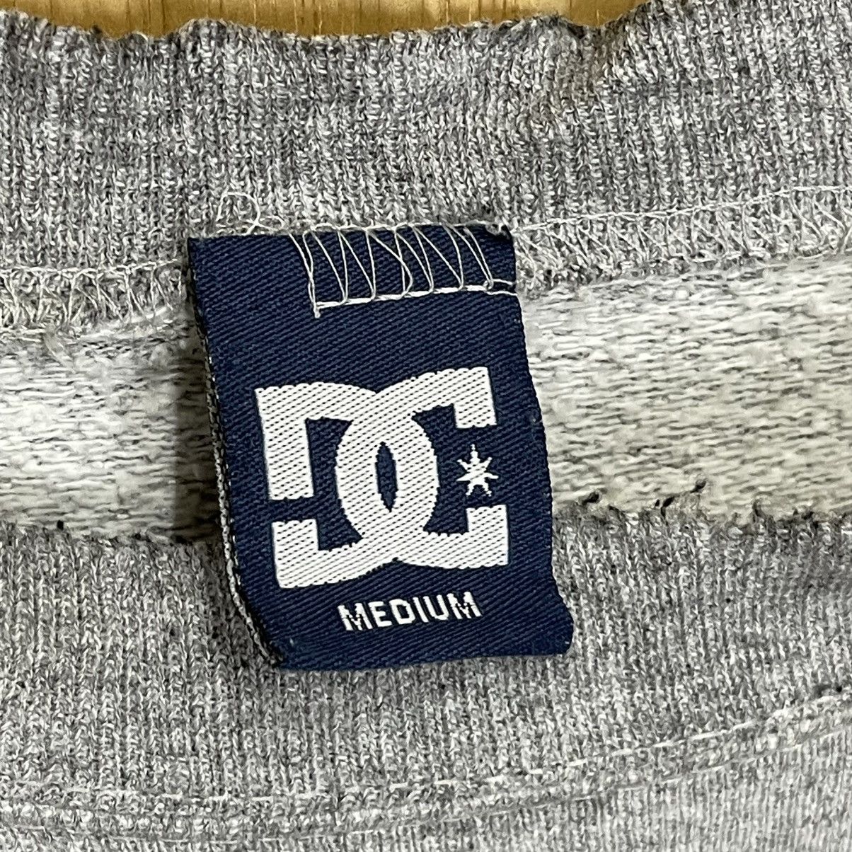DC Vintage DC Shoes Co Big Logo Crewneck Sweatshirt Size US M / EU 48-50 / 2 - 10 Thumbnail