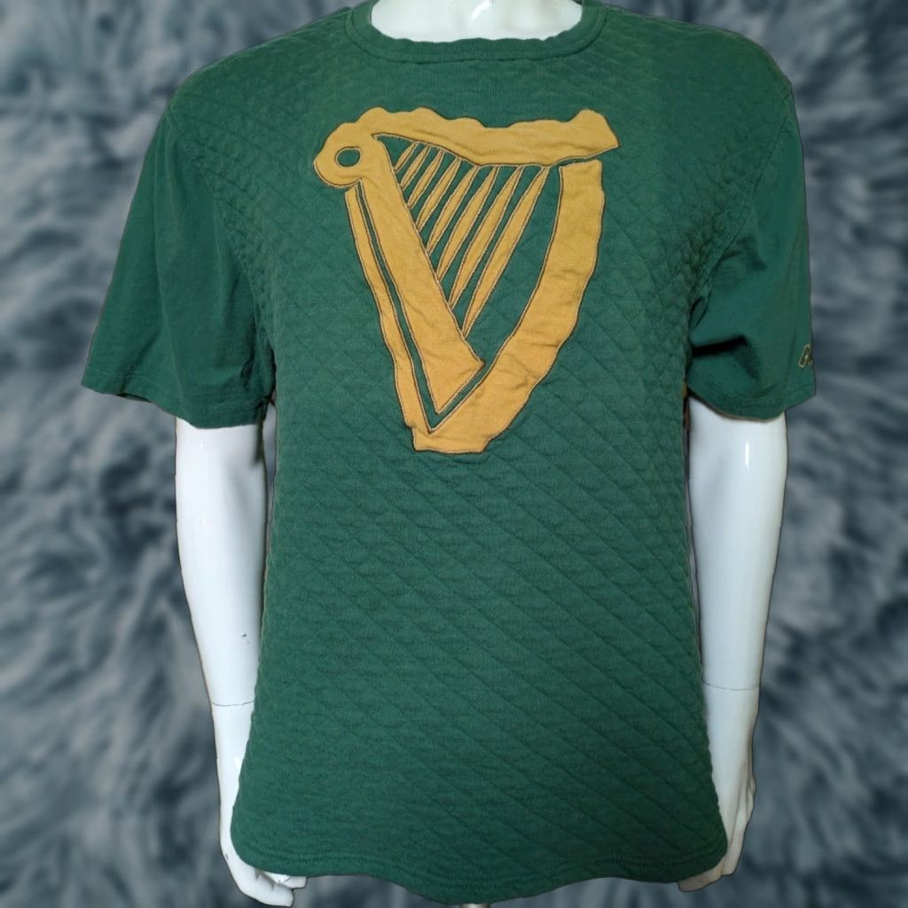 Logo 7 VINTAGE Guinness Red Jacket Quilted Logo T Shirt Unisex Adults 2XL Green Cotton Graphic Tee Beer 90s Mens Women Size US XXL / EU 58 / 5 - 1 Thumbnail