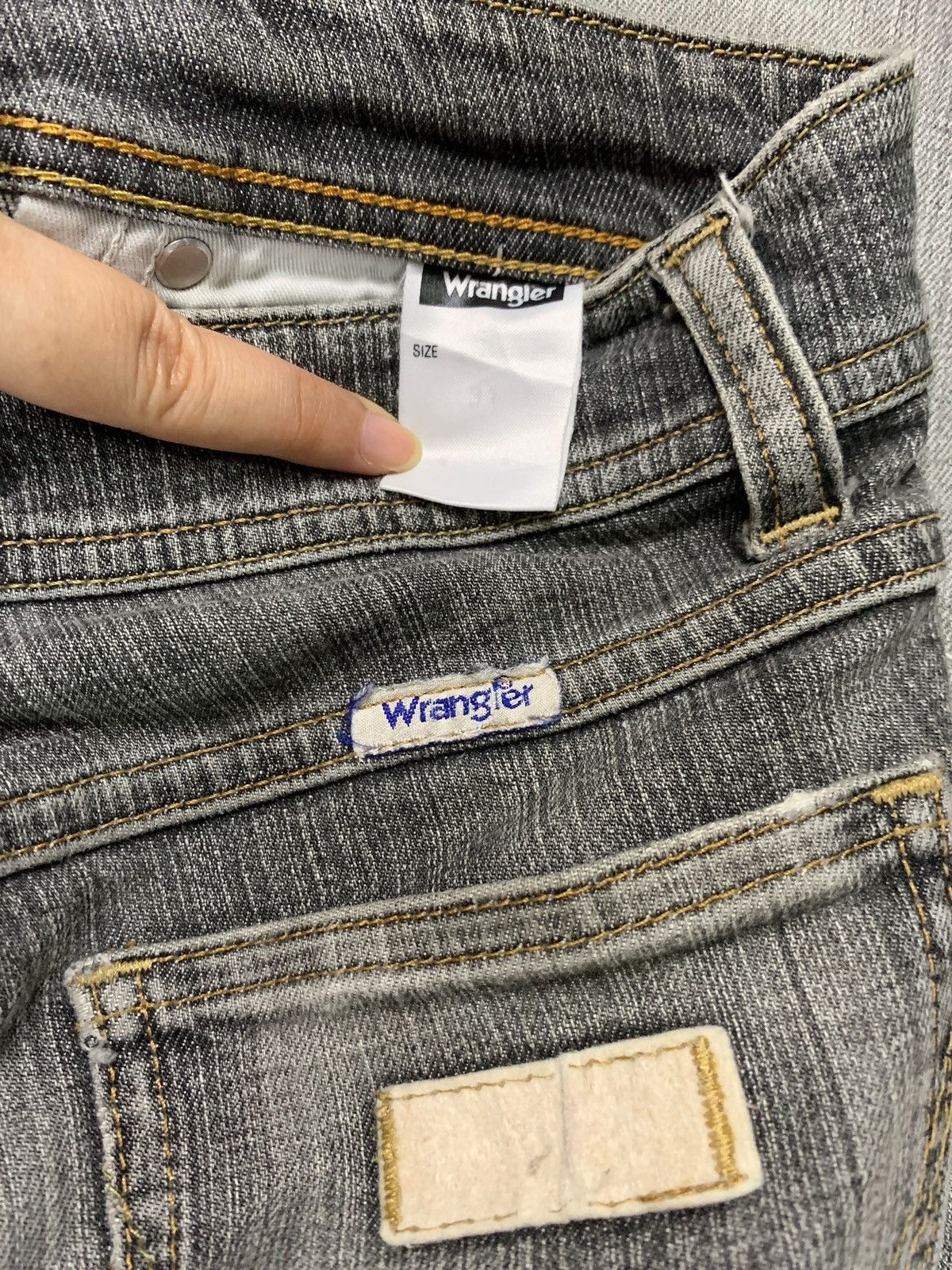 Wrangler Vintage Wrangler Faded Wash Distressed Flare Jeans Size 30" / US 8 / IT 44 - 9 Thumbnail