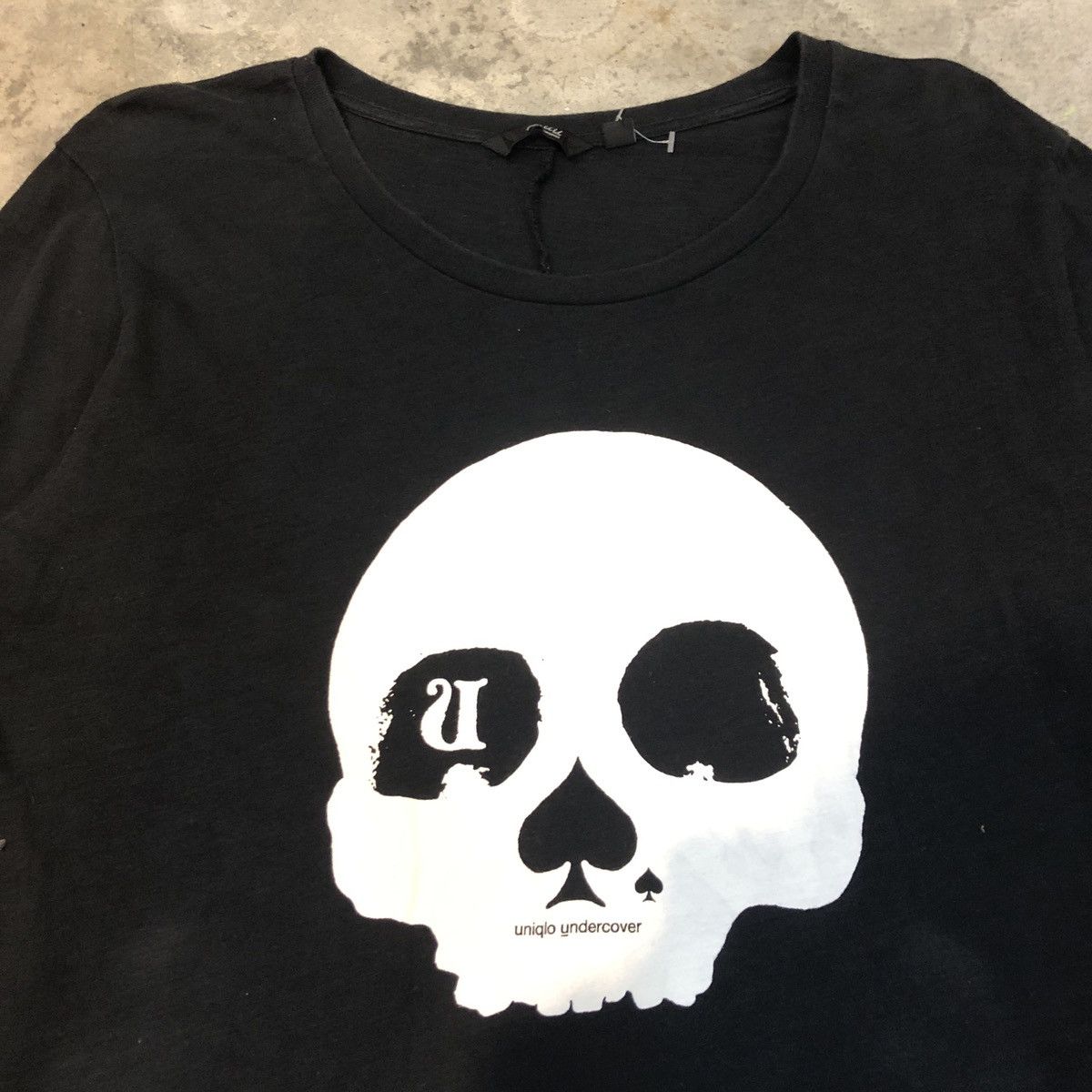 Japanese Brand Undercover X Uniqlo Skull Tee Size US L / EU 52-54 / 3 - 2 Thumbnail