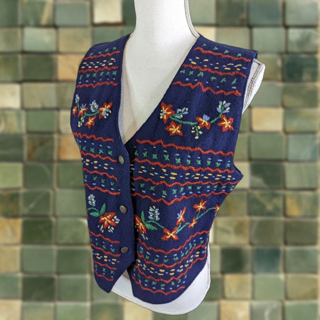 Vintage VINTAGE Floral Embroidered Boho Peasant Wool Vest Navy Blue Women's Medium V2J Size M / US 6-8 / IT 42-44 - 1 Thumbnail