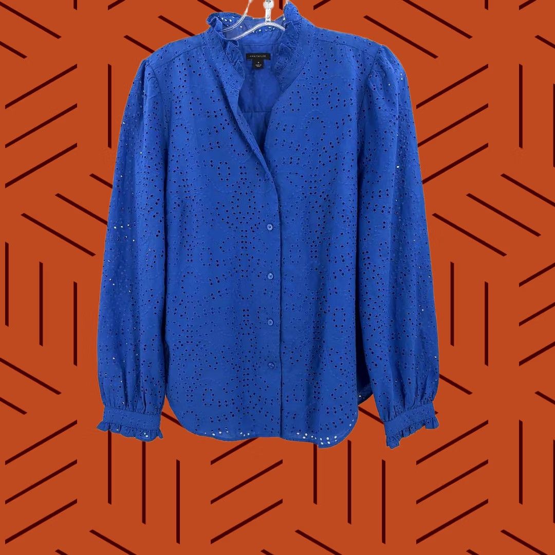 Ann Taylor Ann Taylor Blue Medium Eyelet Button Down Size M / US 6-8 / IT 42-44 - 1 Thumbnail