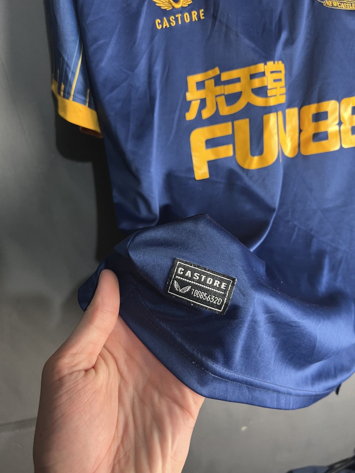 Vintage Rare Soccer Jersey Newcastle United x Puma #2 Trippier Size US M / EU 48-50 / 2 - 6 Thumbnail