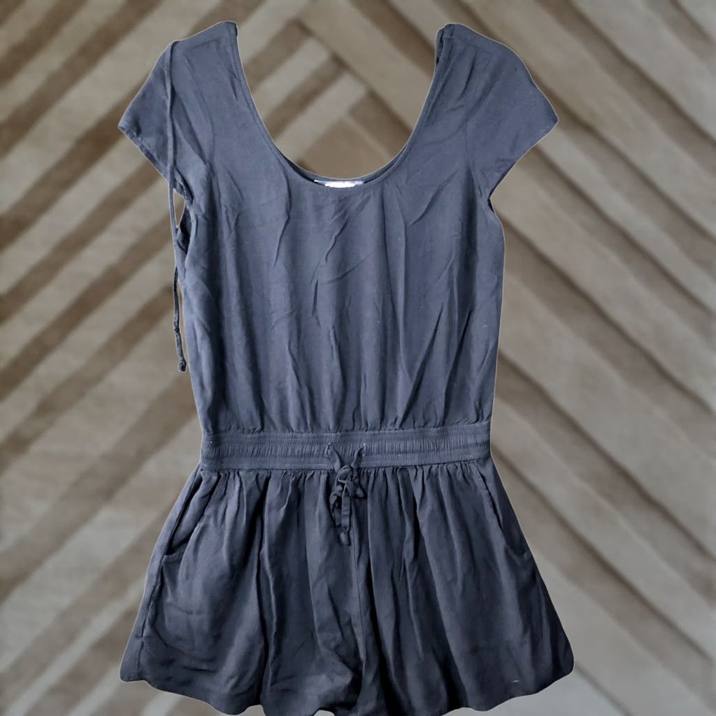 Express Express Womens Romper Black Short Sleeve Scoop Neck Pockets Small Size 28" / US 6 / IT 42 - 1 Thumbnail