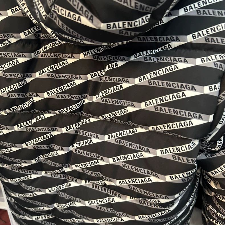 Balenciaga Balenciaga size 38 Puffer Jacket Full Print, Size 38 Runs Size S / US 4 / IT 40 - 3 Thumbnail