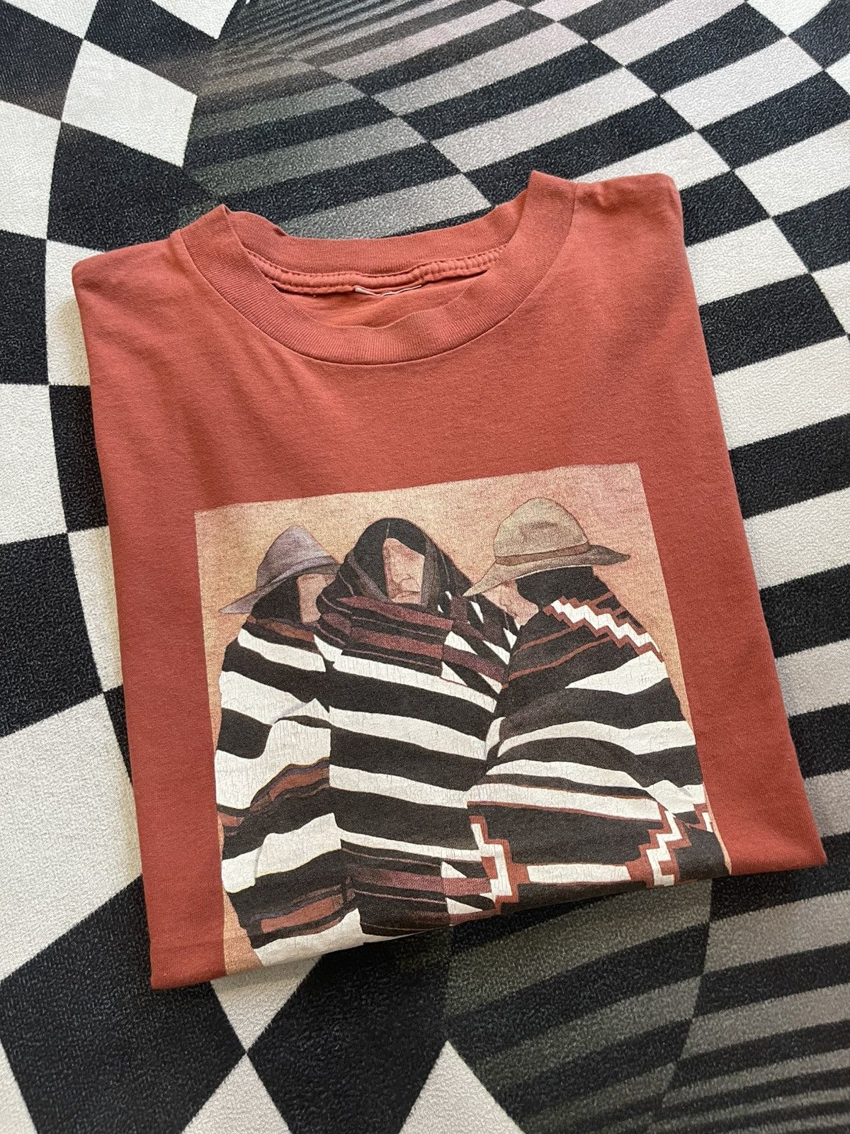 Arts & Science Vintage "Irene Klar 'Pueblo Talk' Art Print T-Shir Size US XL / EU 56 / 4 - 1 Thumbnail