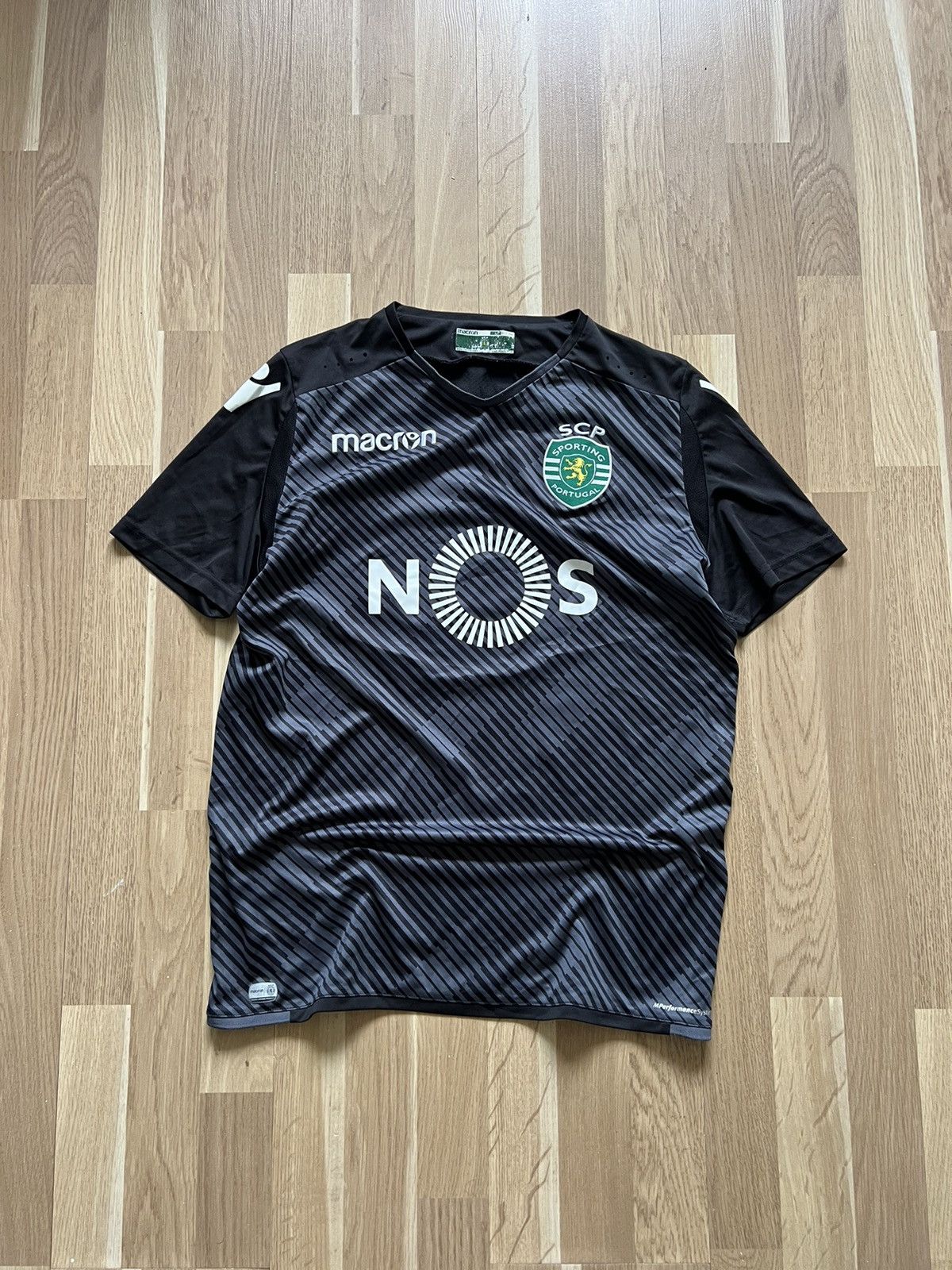 Macron Sporting football soccer jersey 2017/18 goalkeeper rare Size US L / EU 52-54 / 3 - 1 Thumbnail