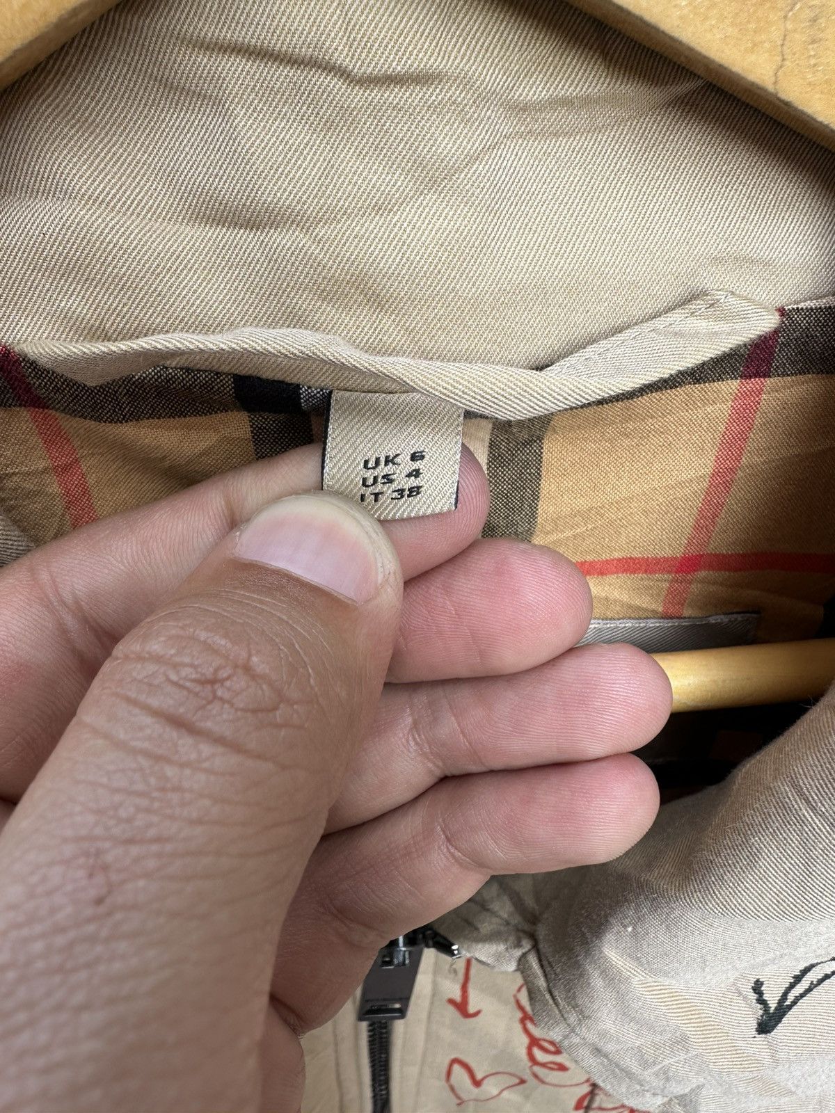 Burberry Burberry London Scribble Graphic Zip Jacket Beige Nova Check Size US M / EU 48-50 / 2 - 6 Thumbnail