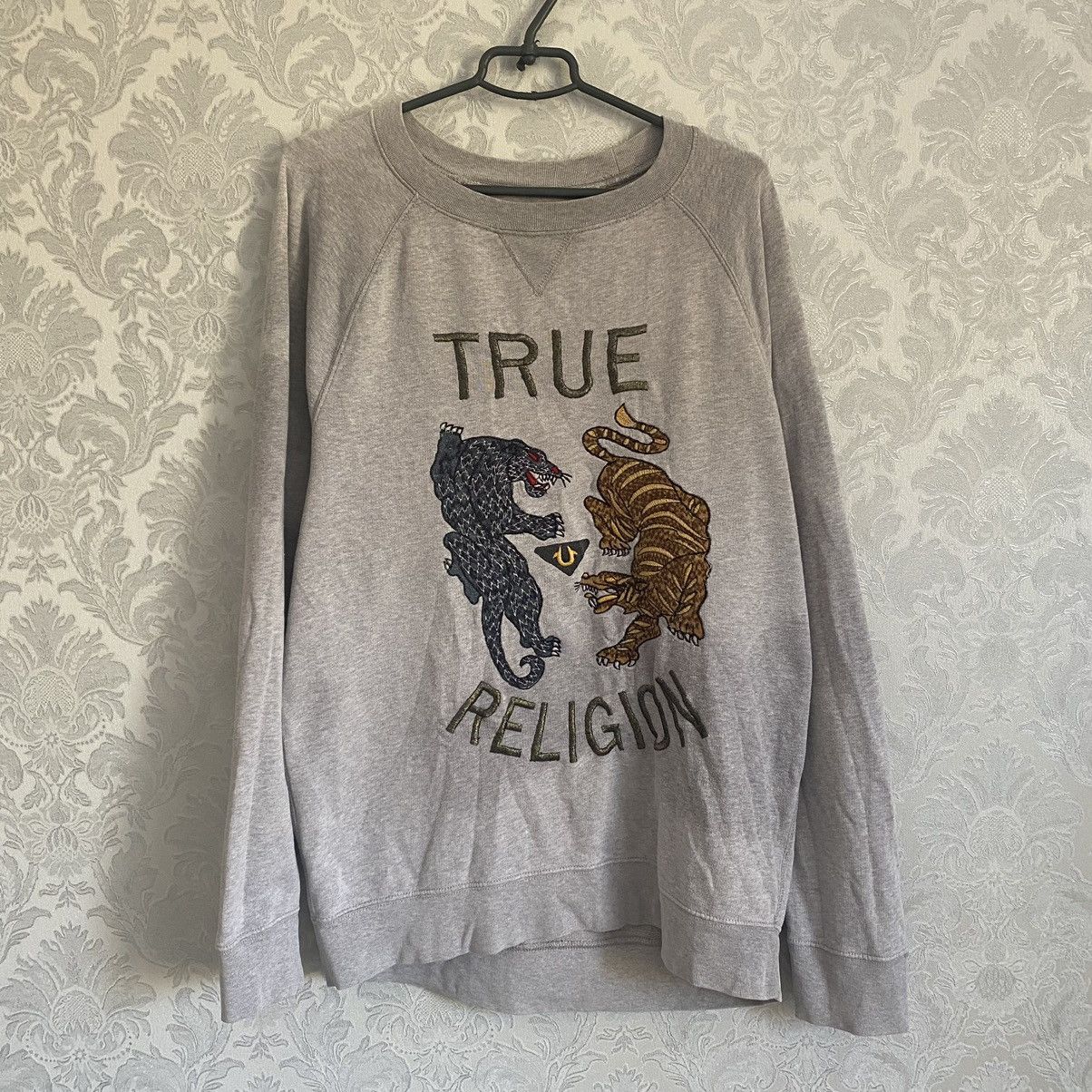 True Religion True Religion Embroidered Tiger and Panther Sweatshirt Size US L / EU 52-54 / 3 - 1 Thumbnail