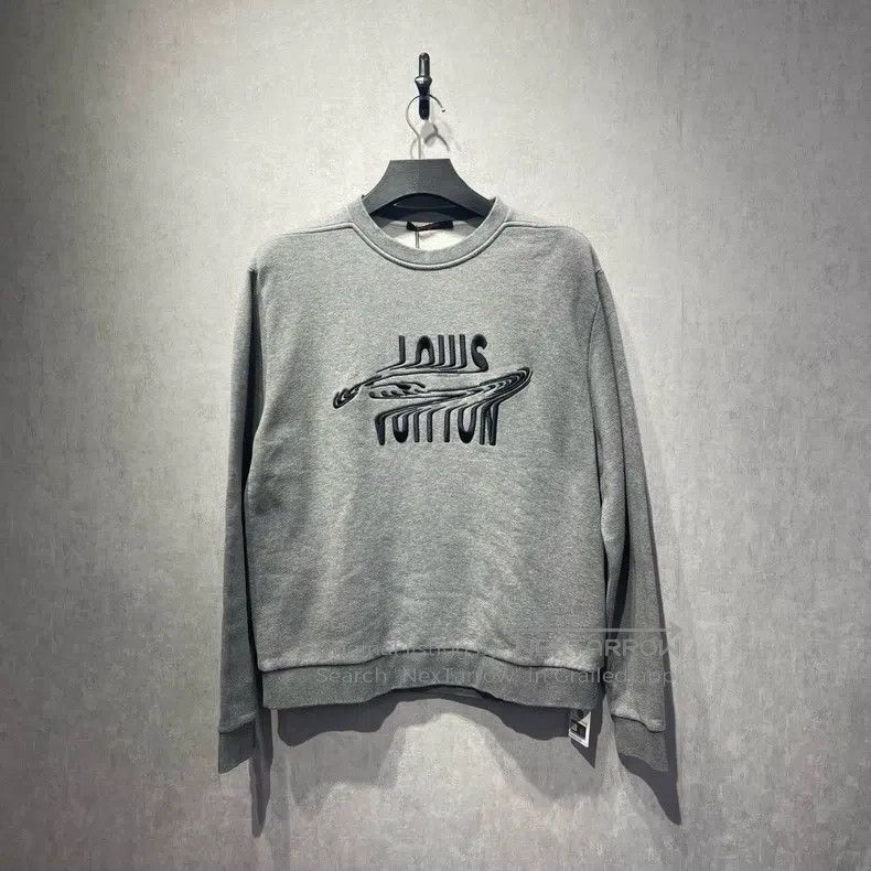 Louis Vuitton Louis Vuitton Grey twisted logo sweatshirt Size US L / EU 52-54 / 3 - 1 Thumbnail