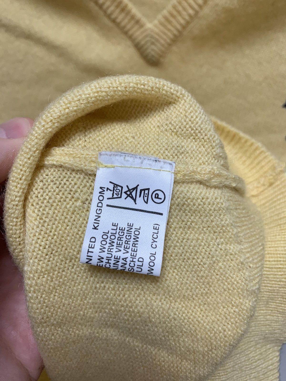 Burberry Burberrys vintage sweater V lambswool M sz yellow Size US M / EU 48-50 / 2 - 8 Thumbnail
