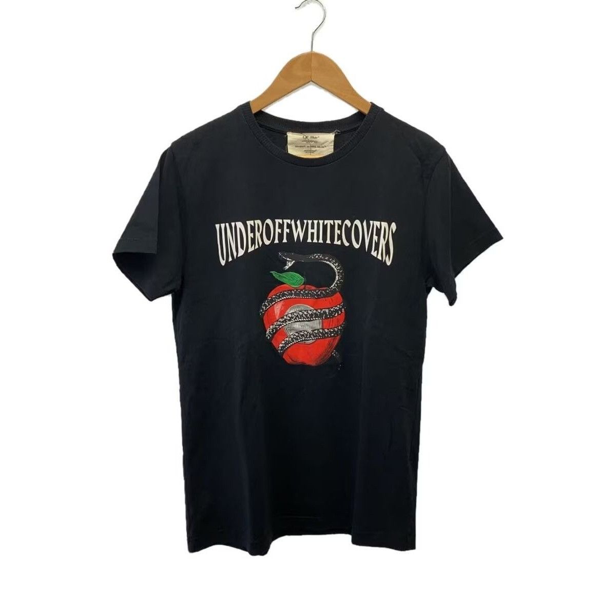 Off-White × Undercover Apple Tシャツ Off-White™ x UNDERCOVER Collaboration Release Date | Hypebae