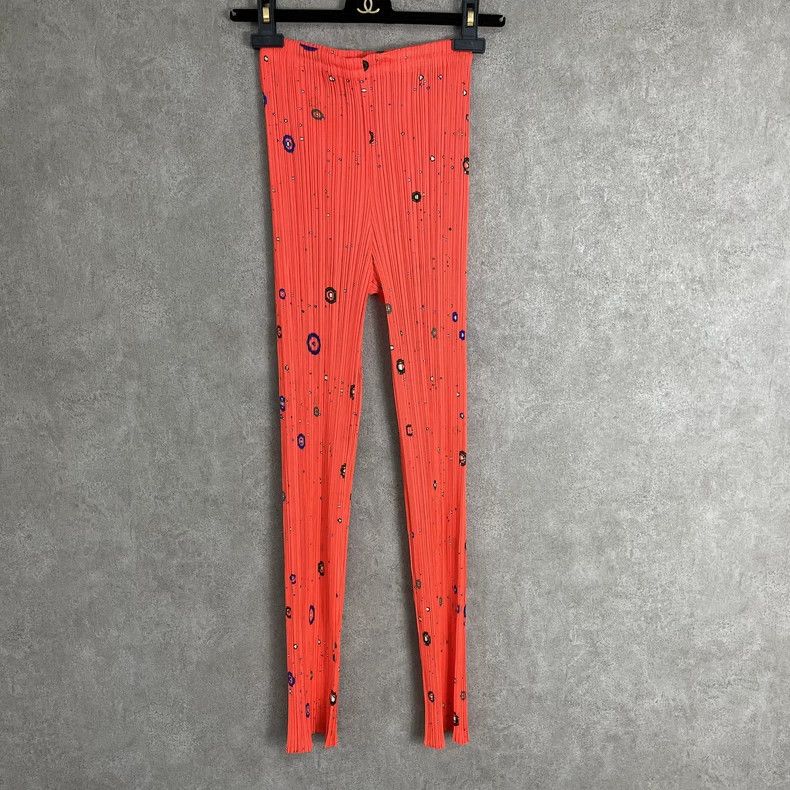 Issey Miyake Issey Miyake size:2 Red Universe Buddha pleated trousers Size 31" - 1 Thumbnail