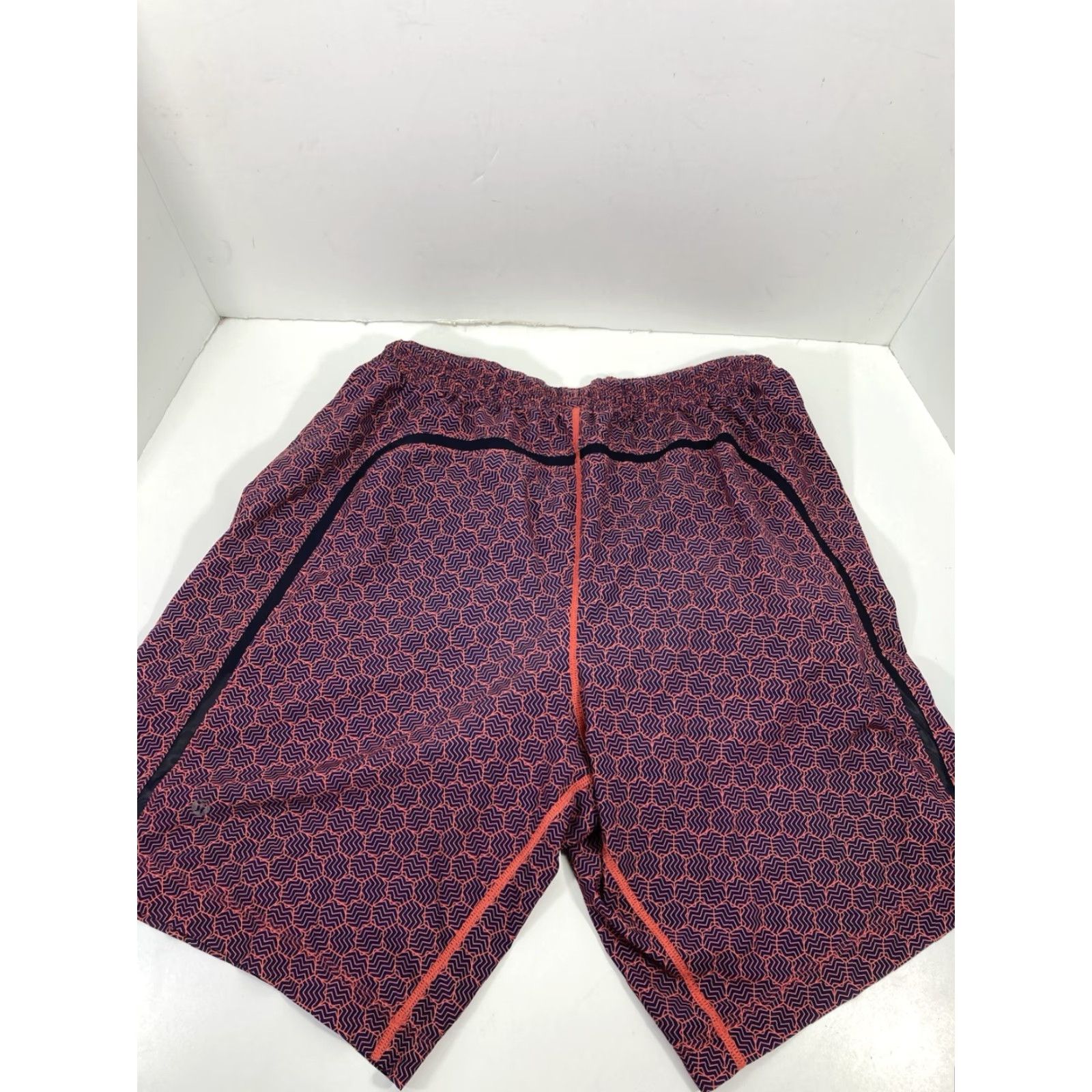 Lululemon VINTAGE Lululemon Pace Breaker Shorts Men 36X10 Maroon Geometric Lined Drawstring Size US 33 - 5 Thumbnail