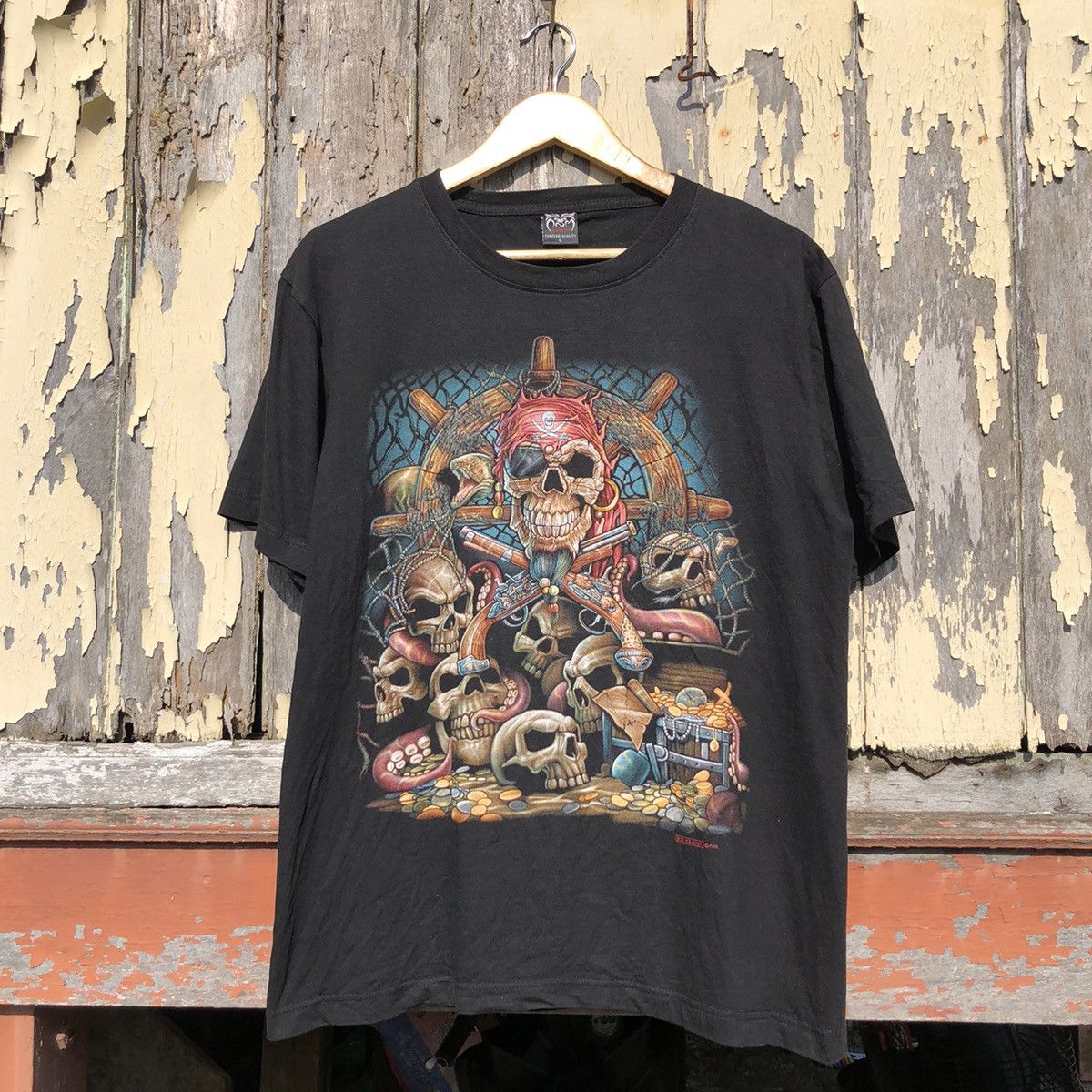 Vintage Vintage y2k Pirates Skulls Tshirt Size US L / EU 52-54 / 3 - 1 Thumbnail