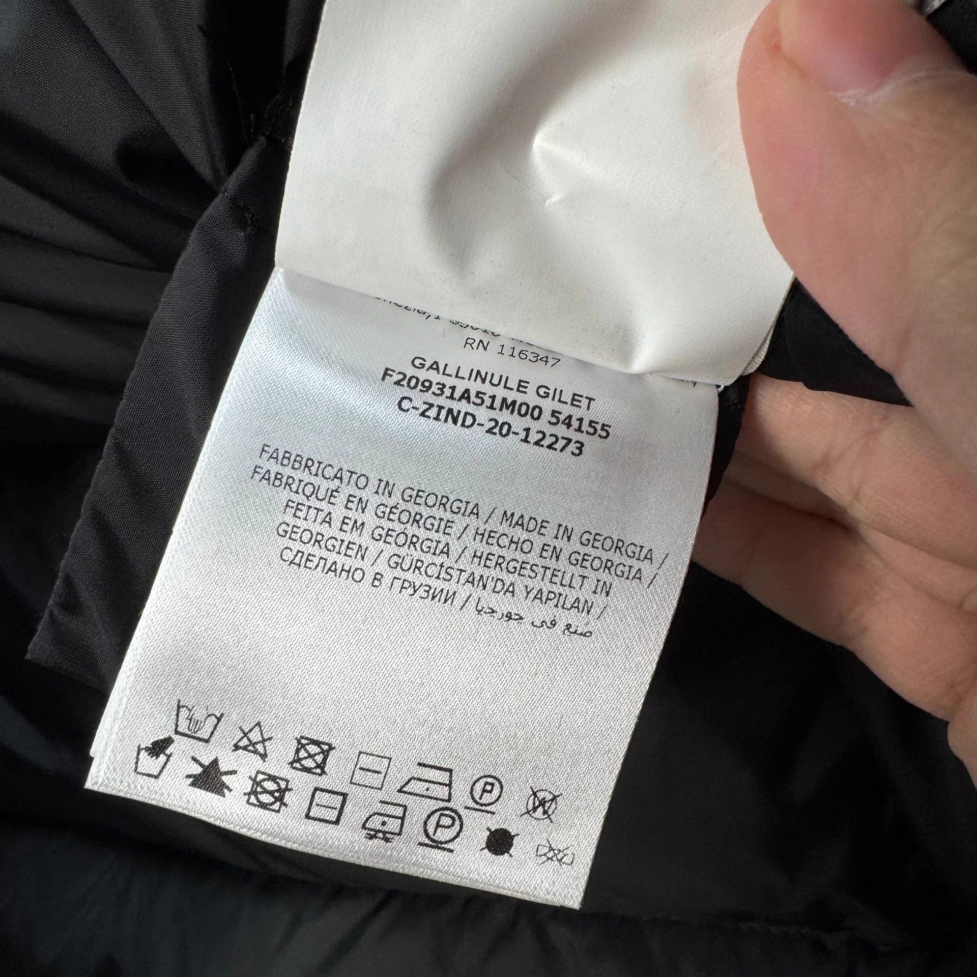 Moncler Moncler black embroidered logo down vest size 2 99 new Size M / US 6-8 / IT 42-44 - 7 Thumbnail