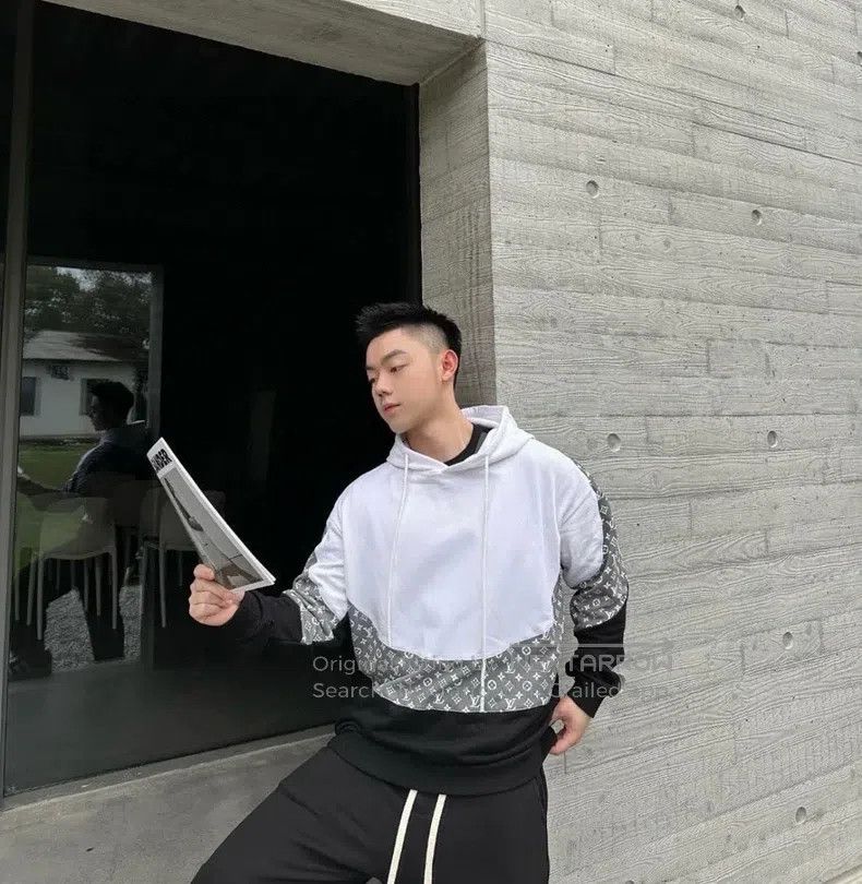 Louis Vuitton Louis Vuitton Grey and white color-block logo printed hood Size US L / EU 52-54 / 3 - 7 Thumbnail