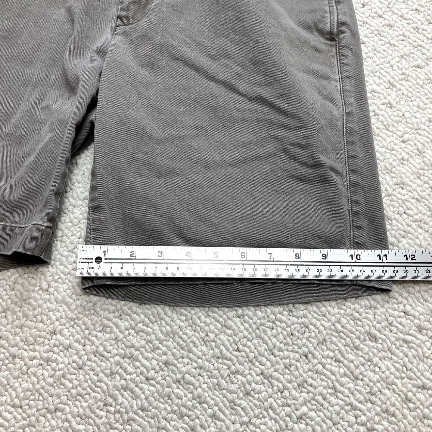 Banana Republic Banana Republic Hacking Chino Shorts Mens 33 Gray Straight Cotton 32x9 Pockets Size US 33 - 2 Thumbnail
